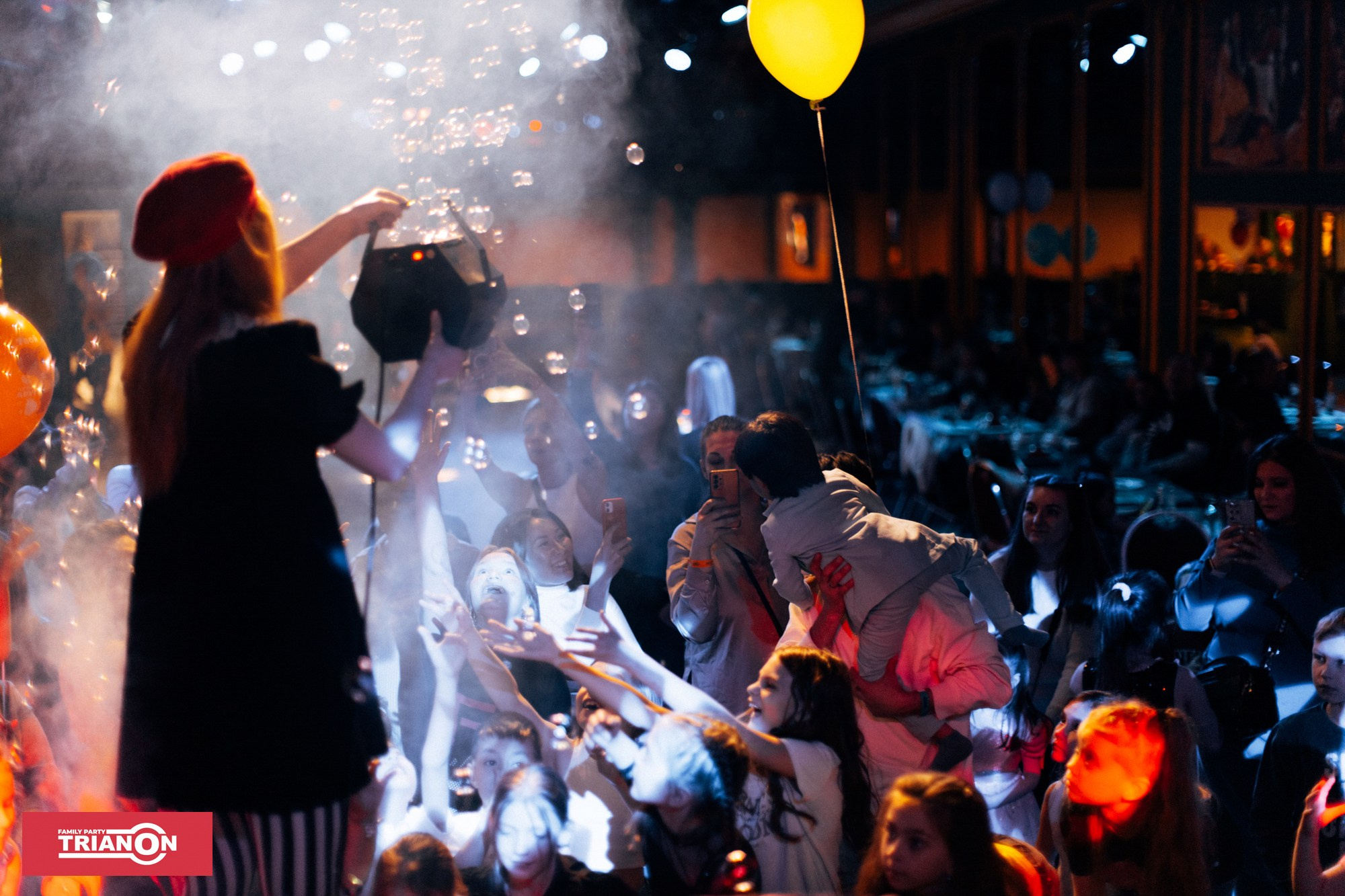 Семейная дискотека TRIANON. Фотограф Владимир Молоканов