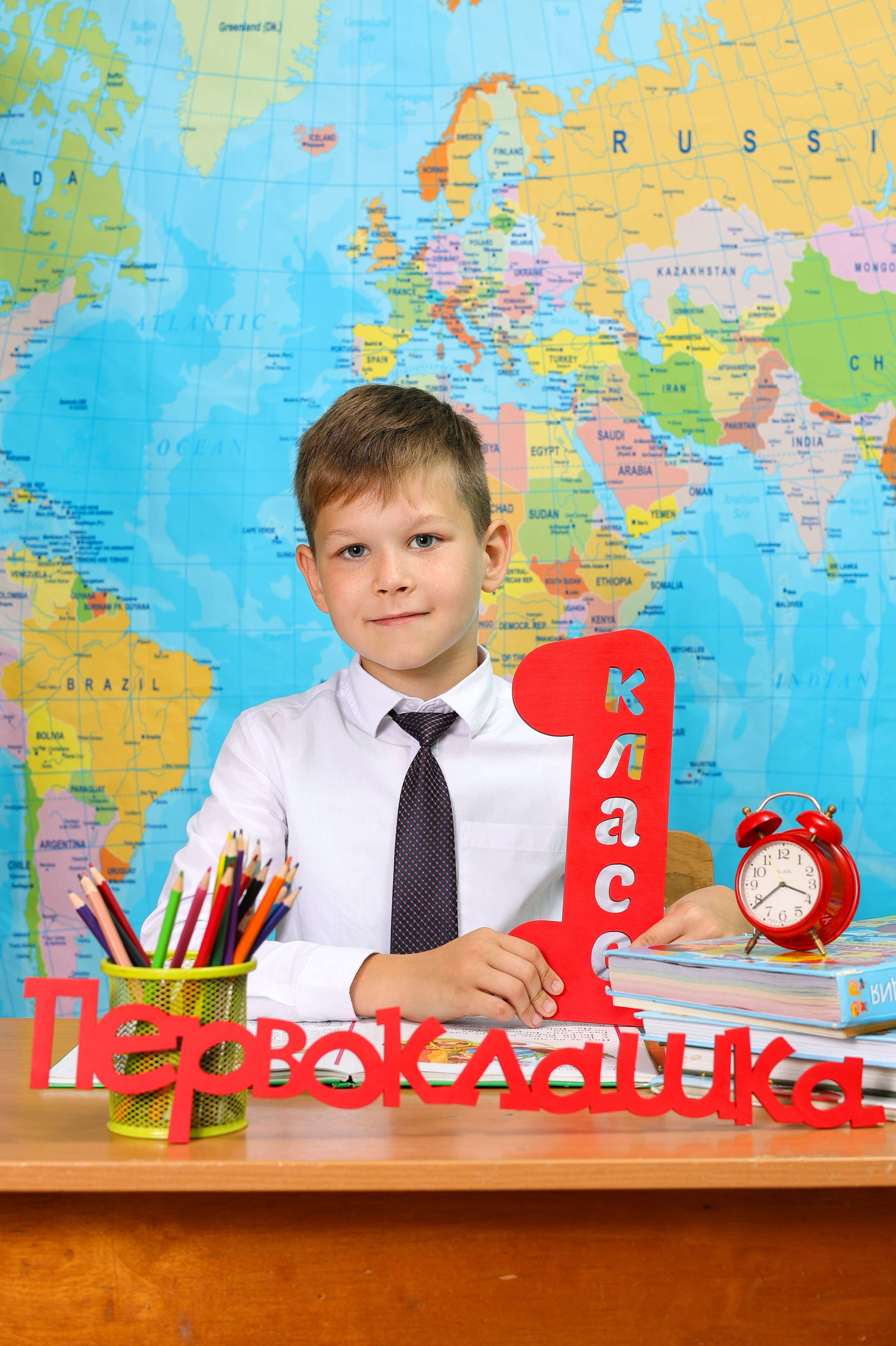 Карта мира голубая. Выпускные альбомы в Иваново в детский сад и школу. Александр и Светлана Янкины