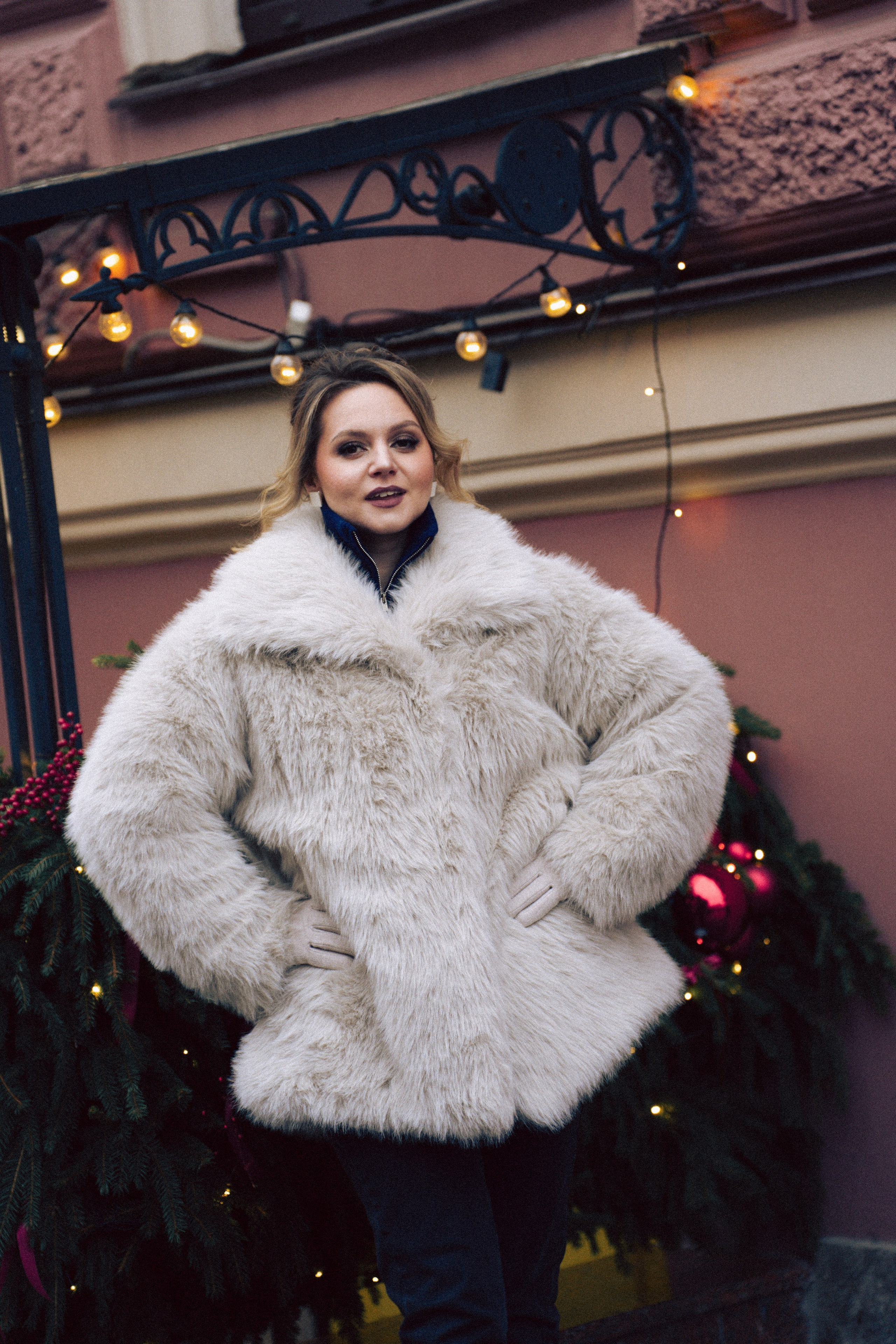 НОВОГОДНЯЯ ФОТОСЕСИИЯ В СТУДИИ ДЛЯ ДЕВУШКИ И ПРОГУЛКА ПО ЧЕРНЫШЕВСКОЙ. Профессиональный фотограф, Санкт-Петербург — Виктория Богомолова