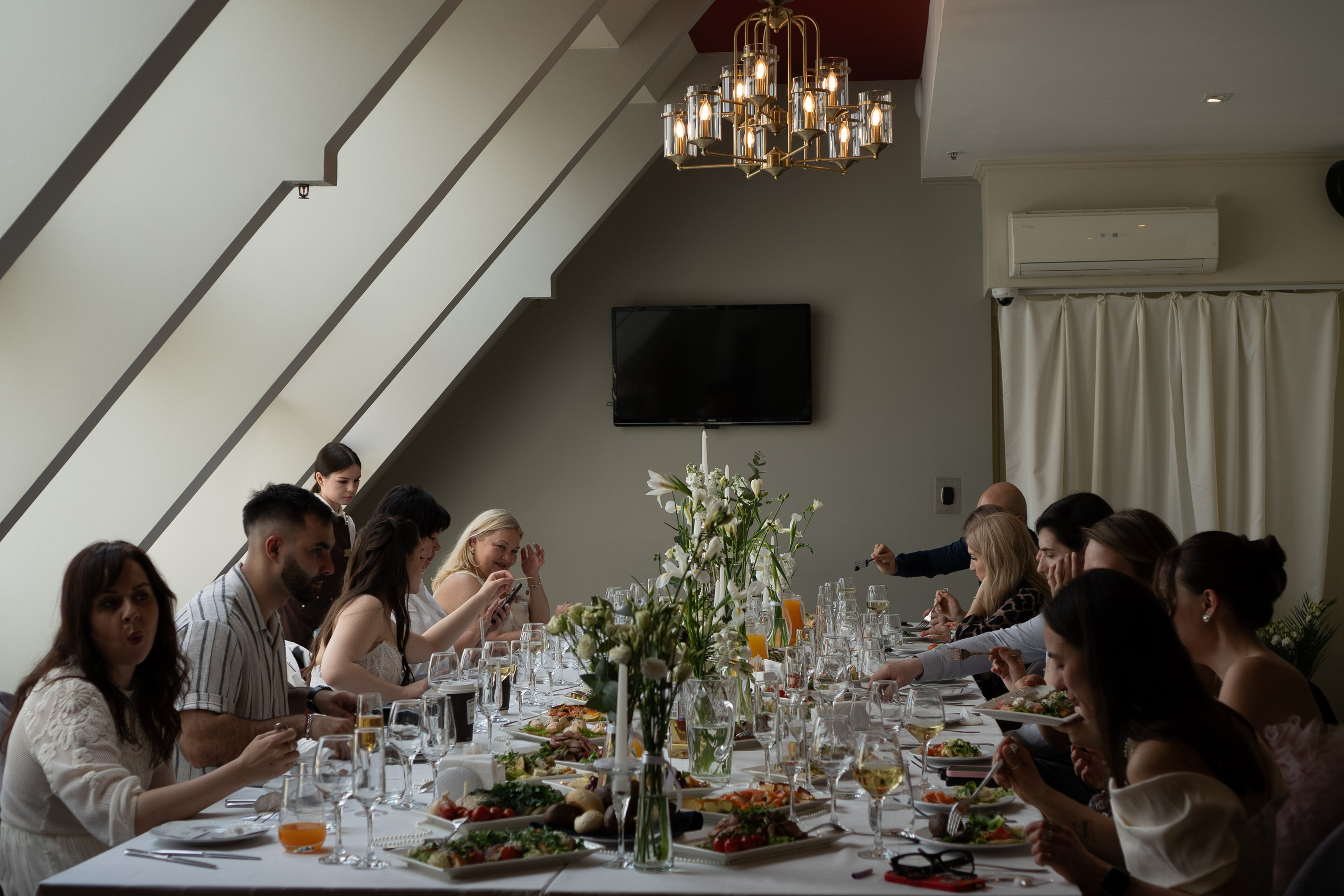 СВАДЕБНЫЙ БАНКЕТ НА ВЛАДИМИРСКОЙ В САНКТ-ПЕТЕРБУРГЕ (КАМЕРНАЯ СВАДЬБА). Профессиональный фотограф, Санкт-Петербург — Виктория Богомолова