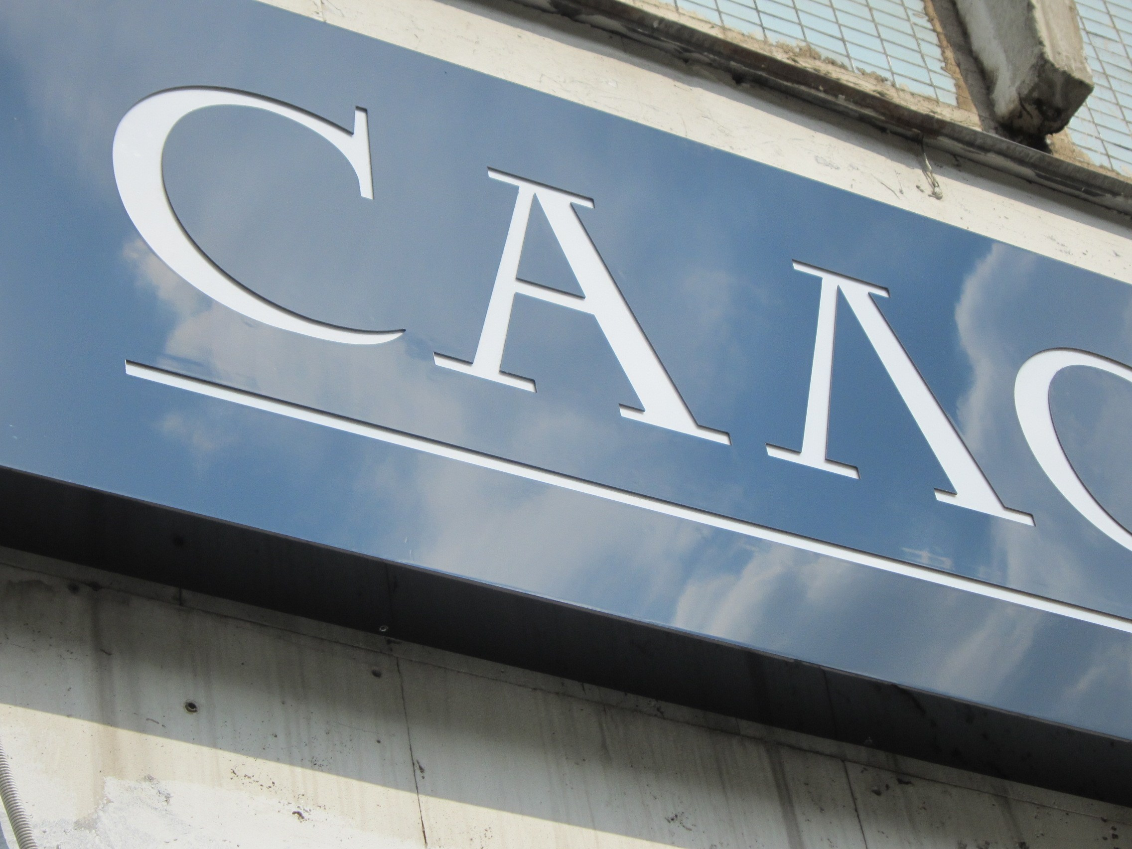 Объемные буквы, вывески и рекламные конструкции в Симферополе и Крыму. Наружная реклама в Симферополе и Крыму — изготовление вывесок, баннеров, объемных букв