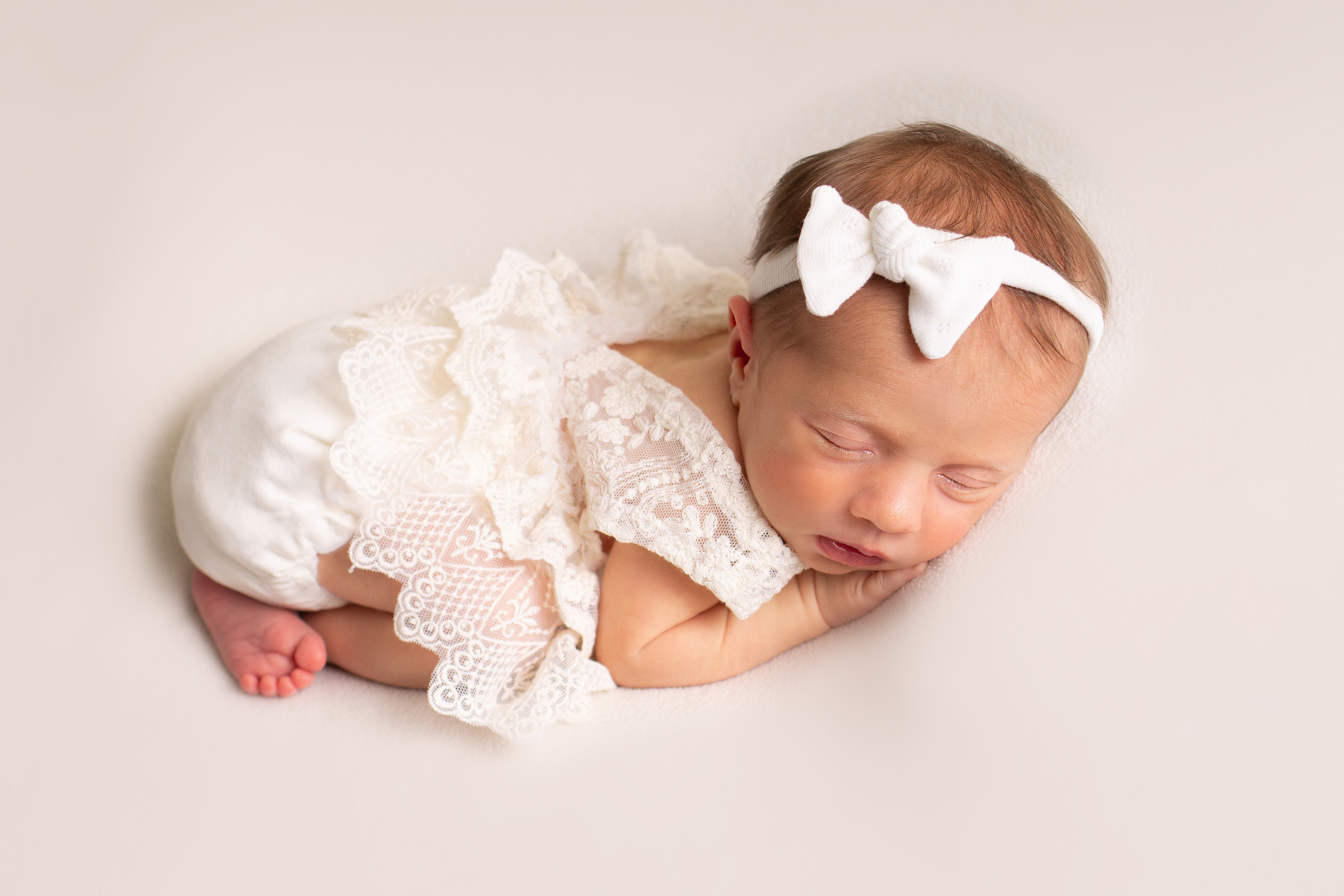 Классическая фотосессия малыша. Фотограф новорожденных малышей в Омске и Омской области Эльвира Камаева