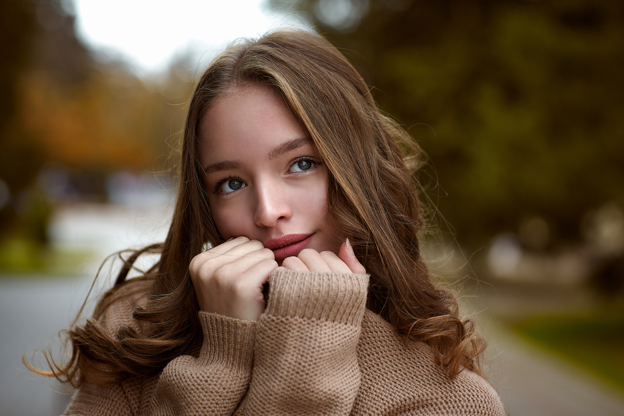 Осенняя прогулка с яркой Елизаветой. Фото видео съёмка в Белой Калитве дуэт Герман и Инна