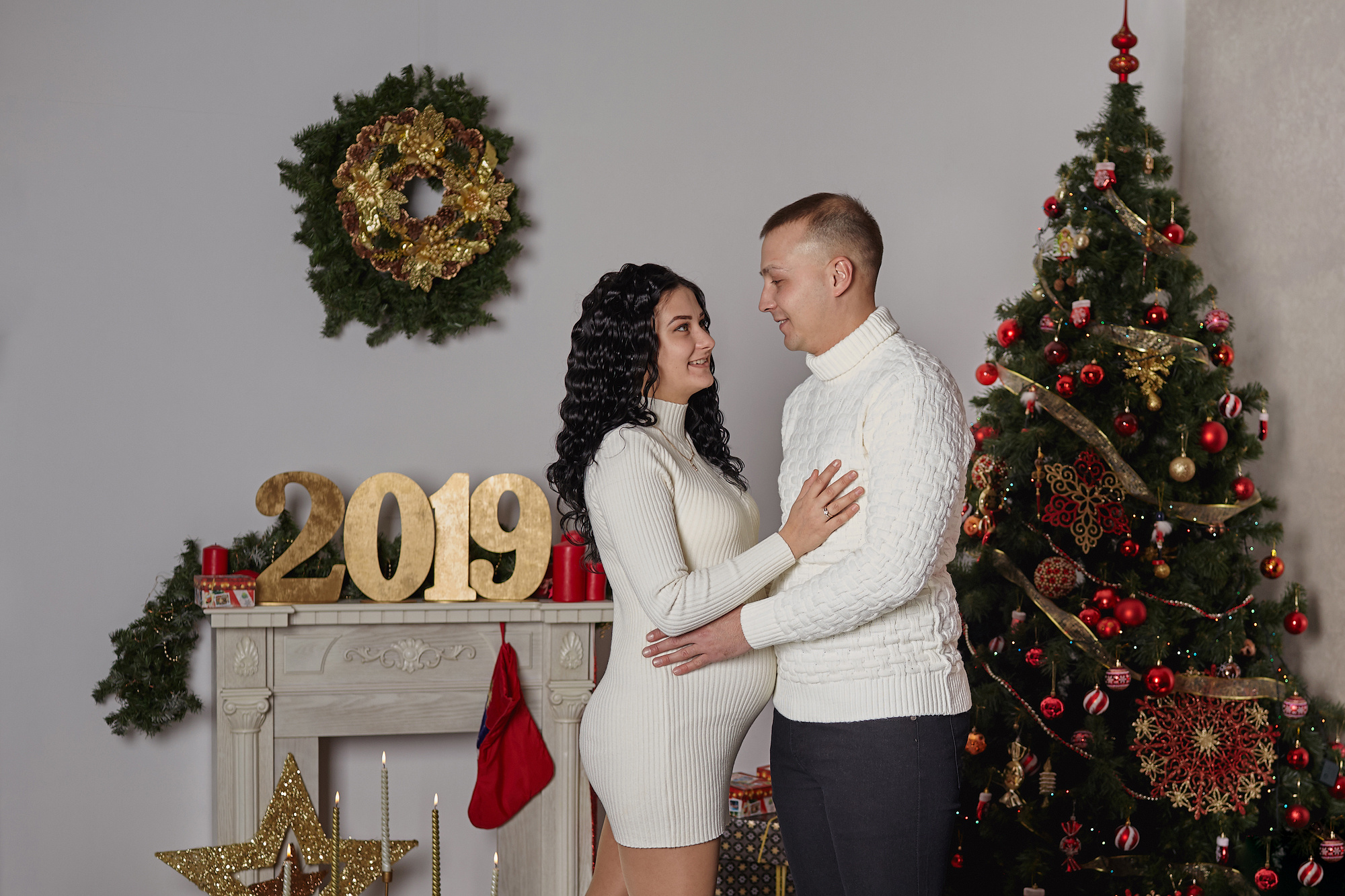 Студийная фотосессия в ожидании своей принцессы. Фото видео съёмка в Белой Калитве дуэт Герман и Инна