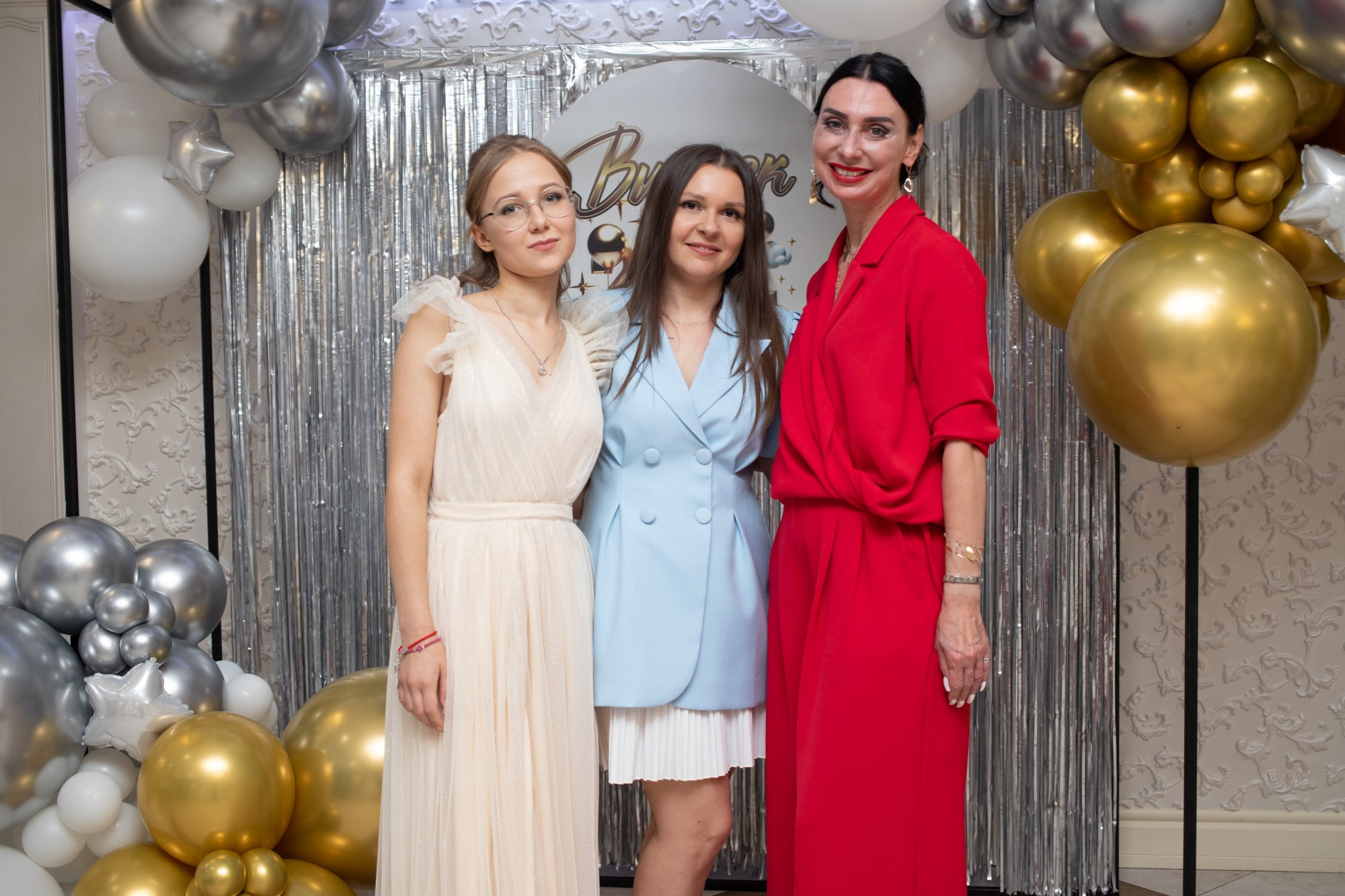 Выпускной 9-й класс. Репортажный, промышленный и маркетплейс-фотограф Дмитрий Чернат