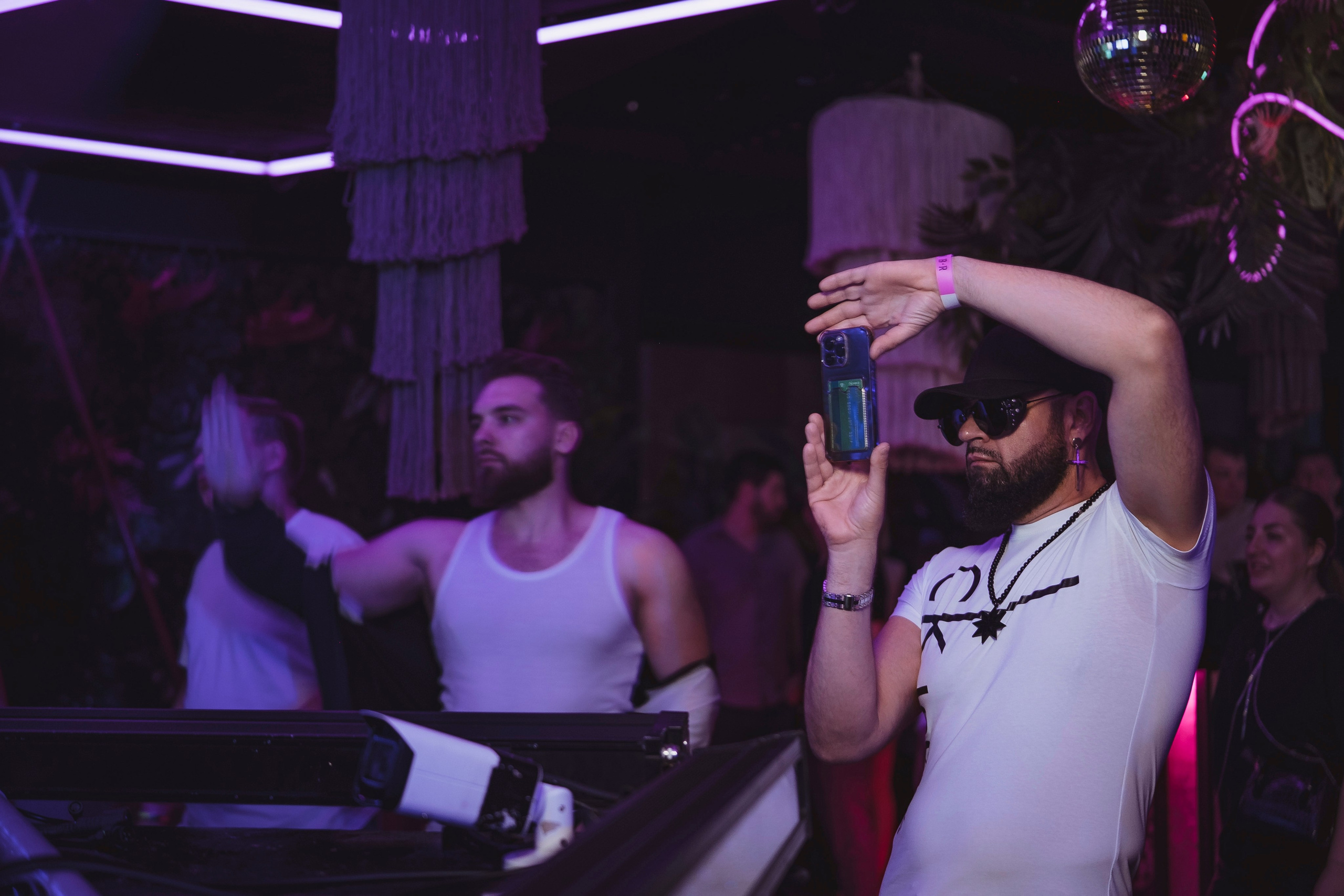 Embargo 27/04. Главная