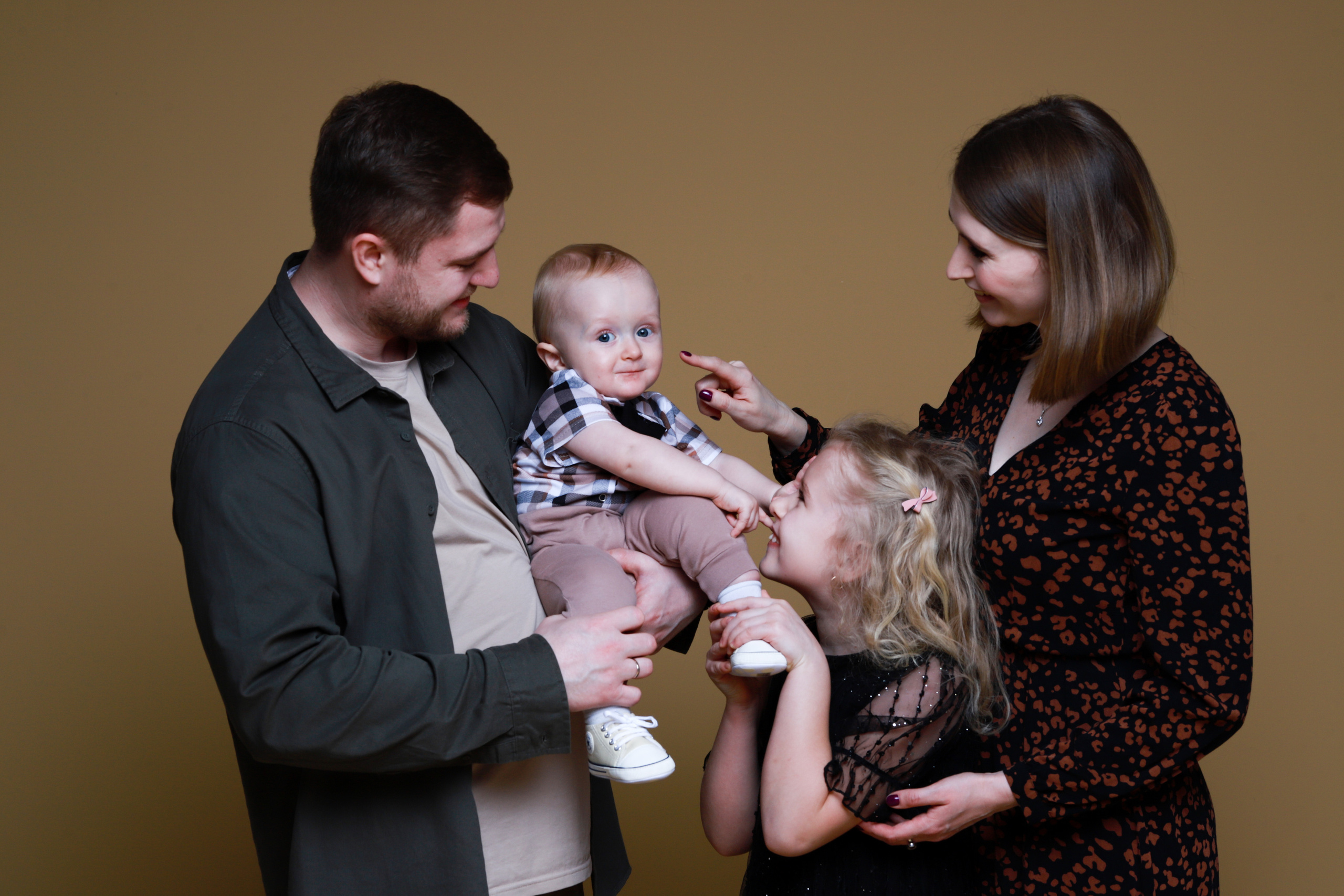 Базовая семейная съемка в студии. Фотограф Телегина Светлана