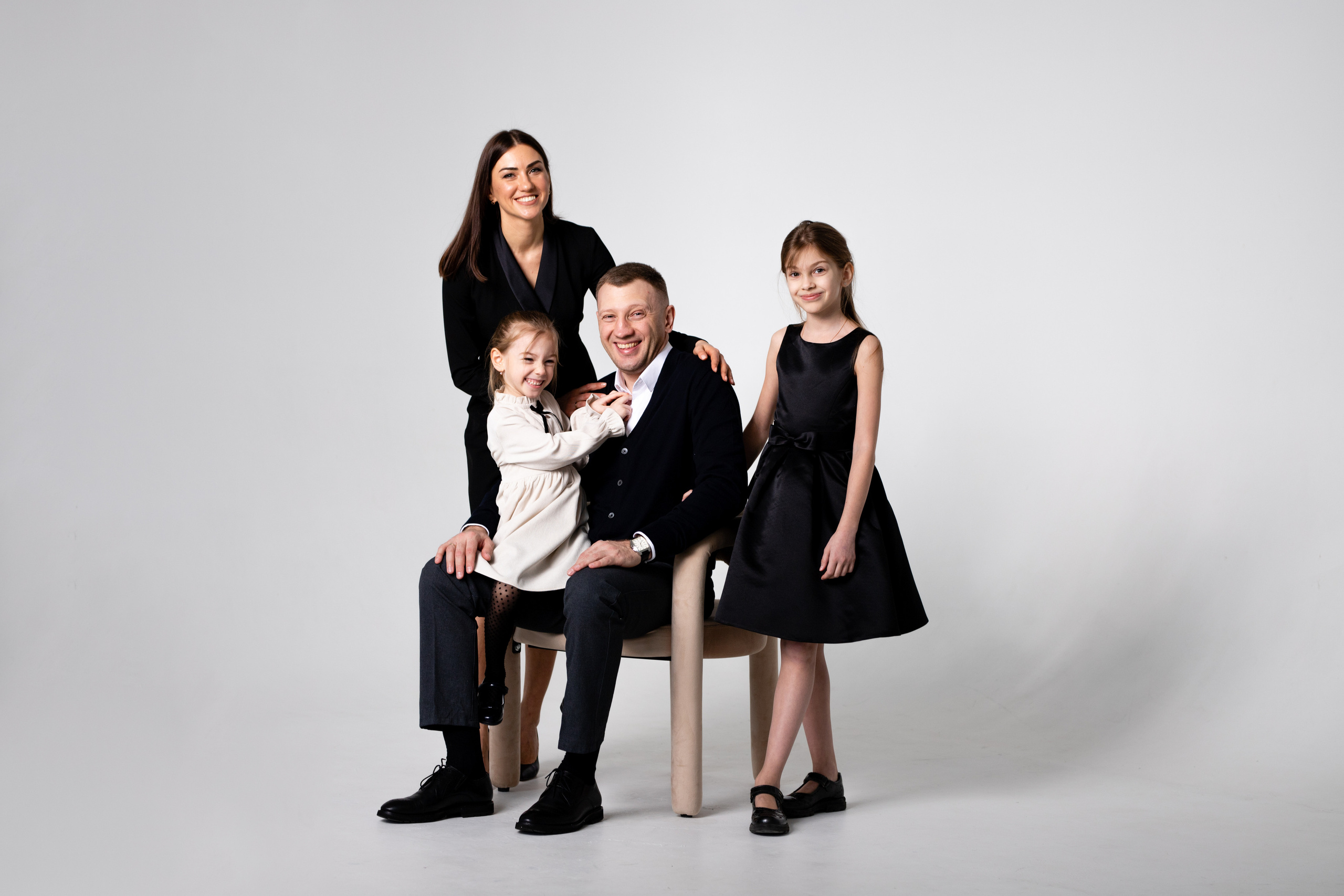 Концептуальная семейная фотосъемка в студии. Фотограф Телегина Светлана