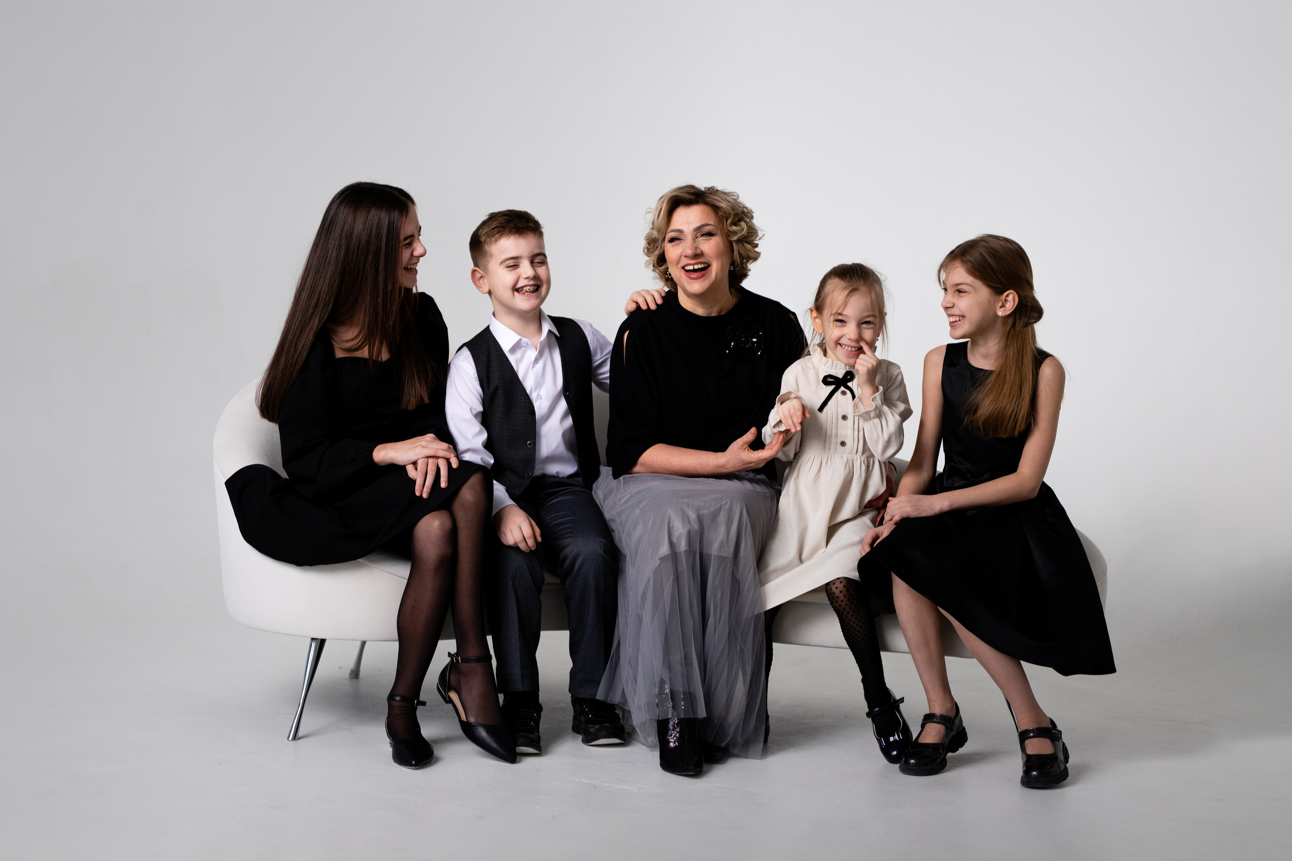 Концептуальная семейная фотосъемка в студии. Фотограф Телегина Светлана