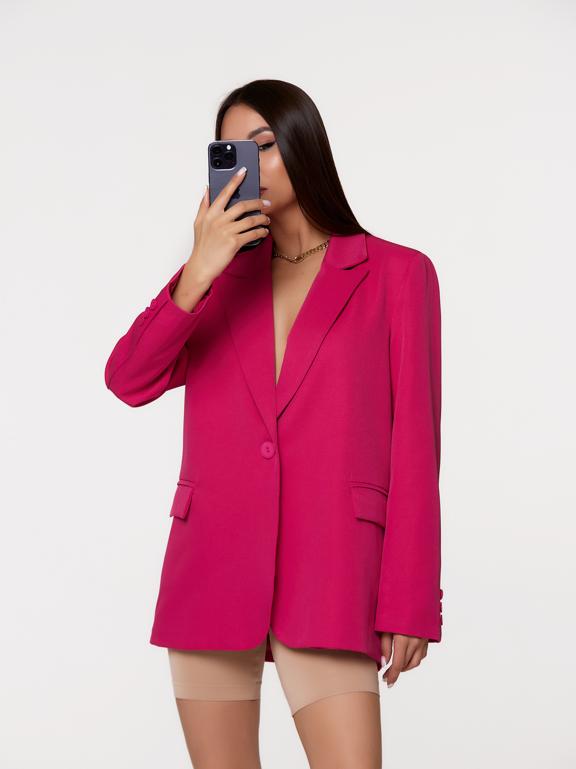 Съемка молодежного бренда для  маркетплейсов. Букалова Людмила — фотограф для брендов одежды в Москве