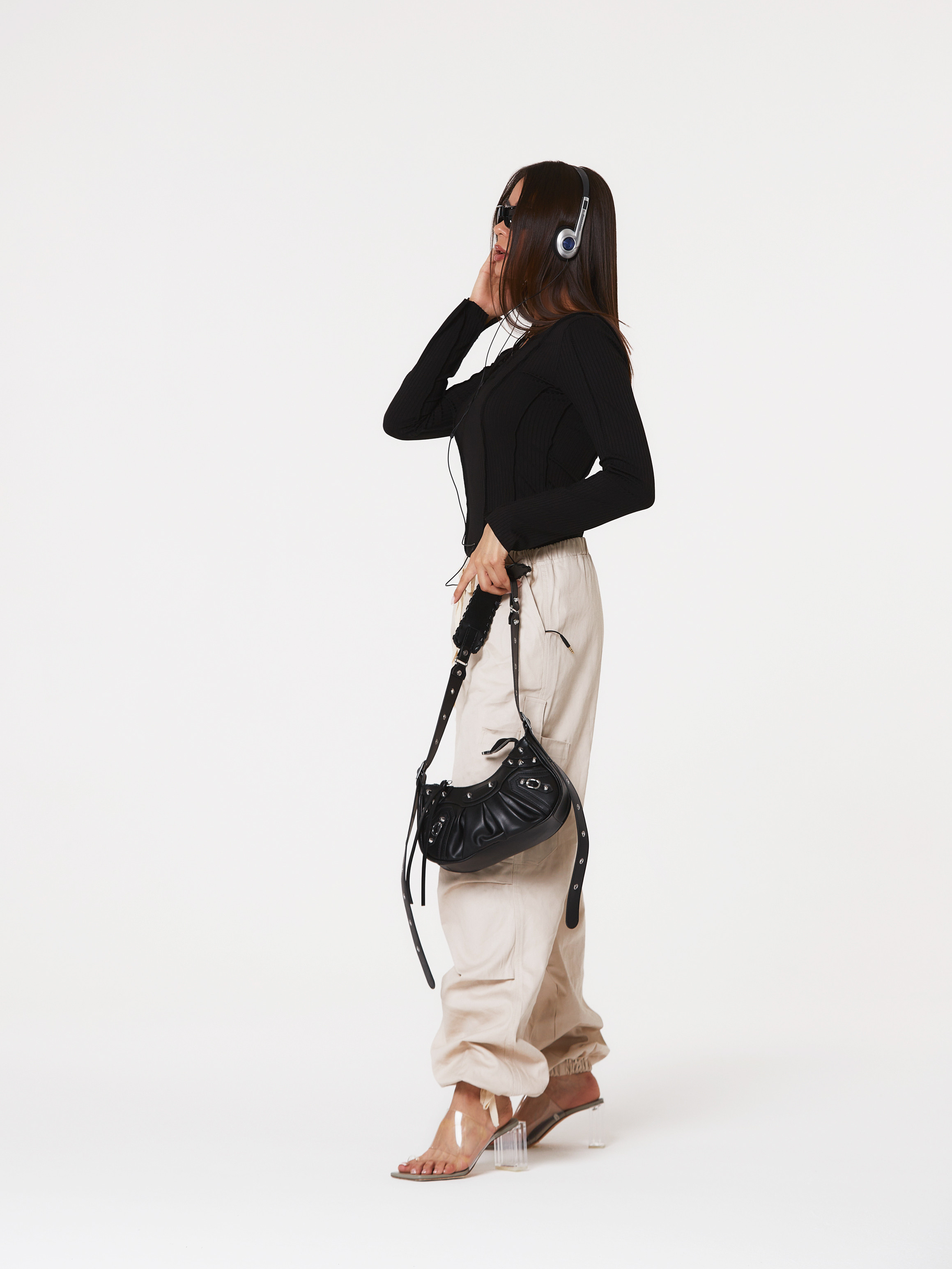 Съемка молодежного бренда для  маркетплейсов. Букалова Людмила — фотограф для брендов одежды в Москве