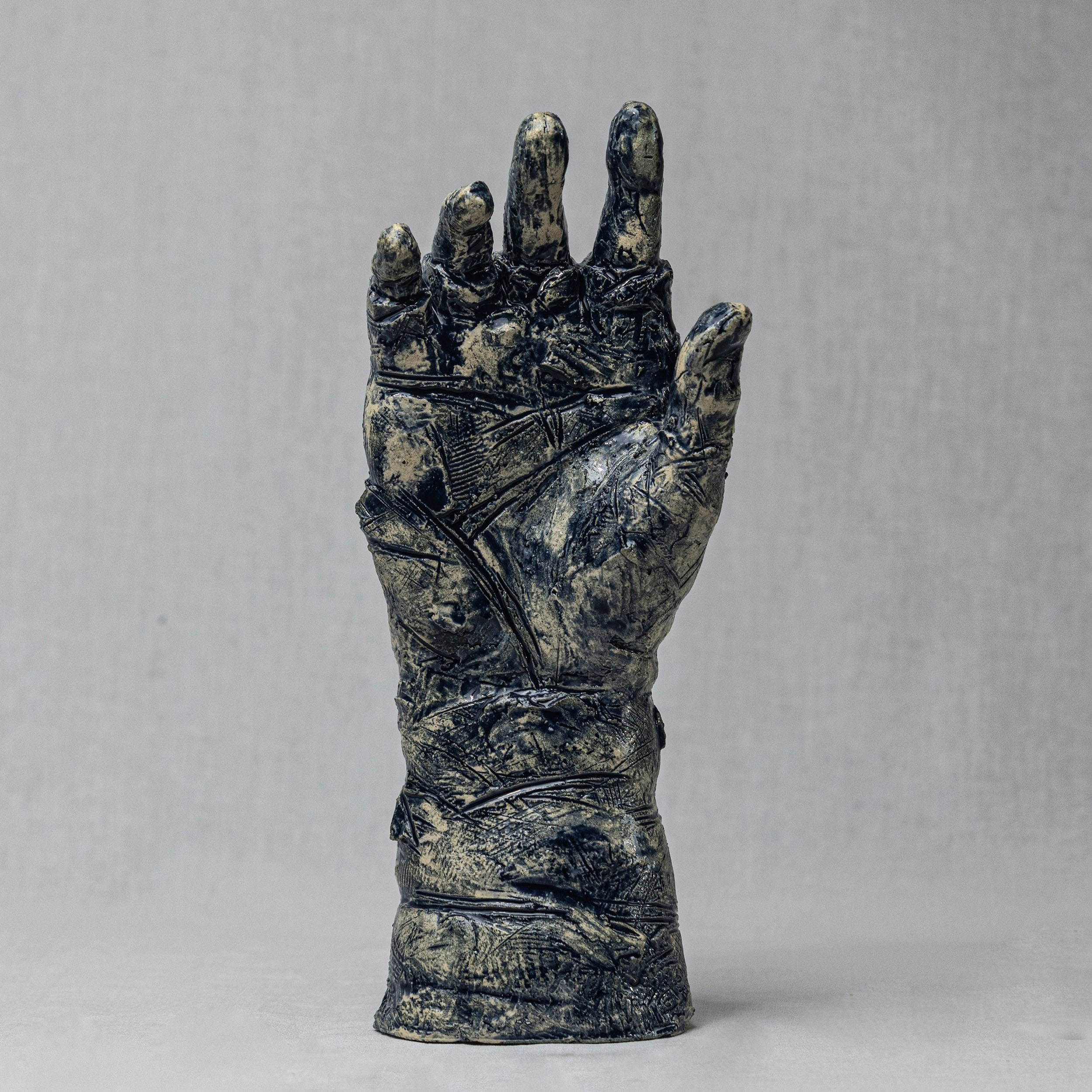 Мертвая. 2023. Шамот, глазури.