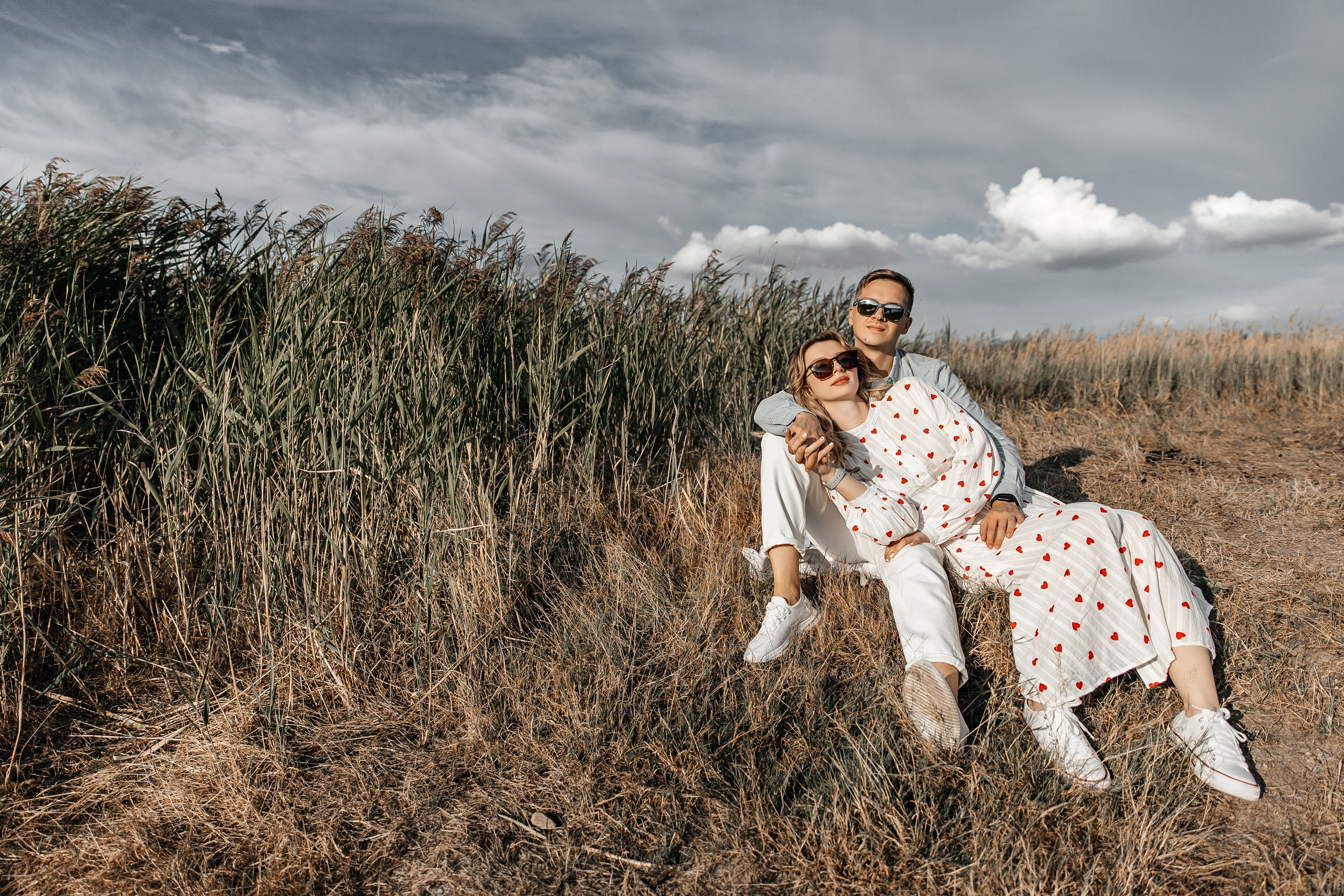 Здравствуйте! Я&nbsp;свадебный фотограф из&nbsp;Ульяновска, работаю в&nbsp;том числе по&nbsp;всей России и&nbsp;с&nbsp;выездом за&nbsp;границу. Снимаю свадьбы, lovestory, корпоративы, светский репортаж. Провожу обучение по&nbsp;фотографии, мастер-классы и&nbsp;воркшопы для других фотографов.