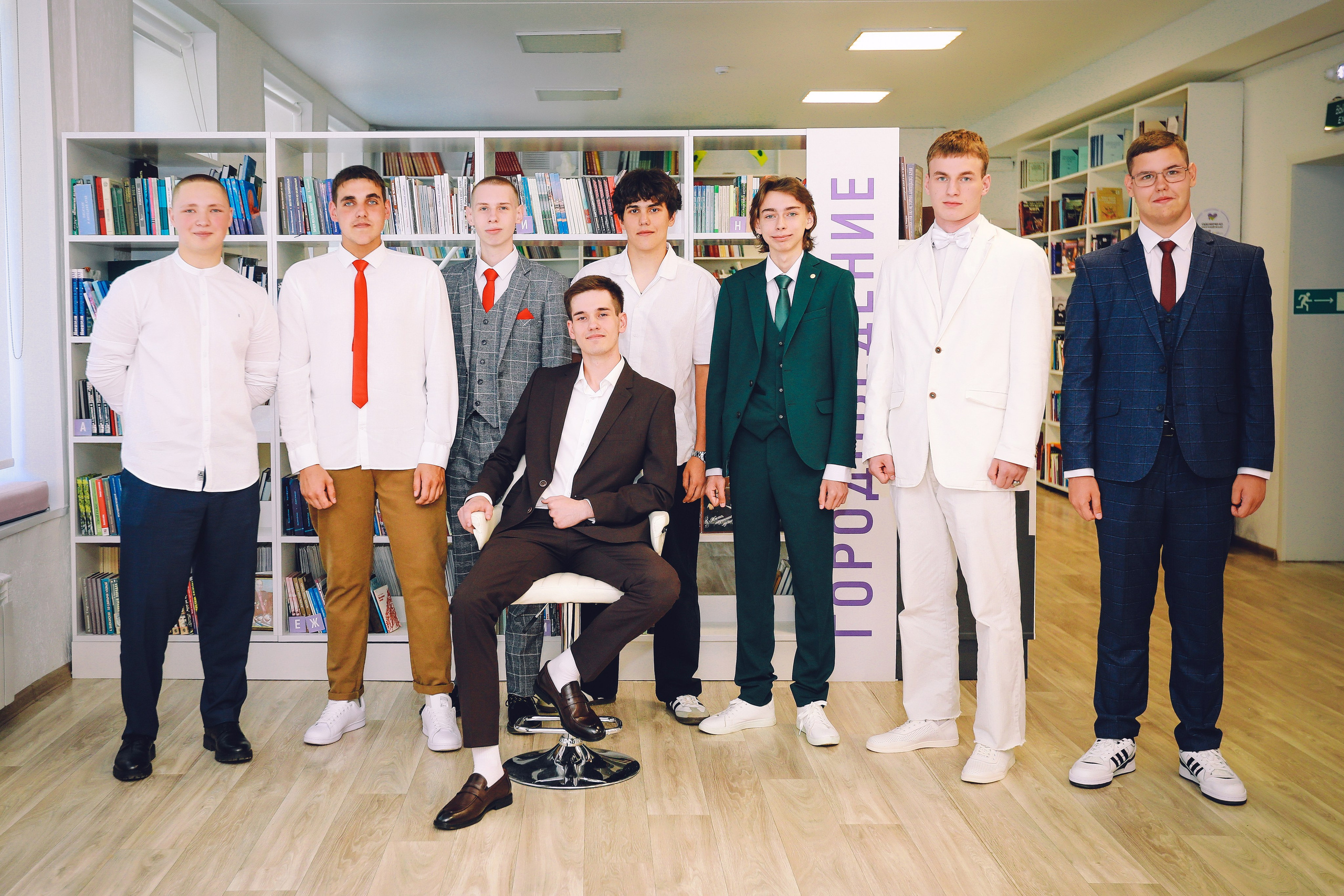 ПРО ВЫПУСКНОЙ на Площади Ленина. Medlori fotobook Выпускные альбомы в Липецке Лариса Медведева