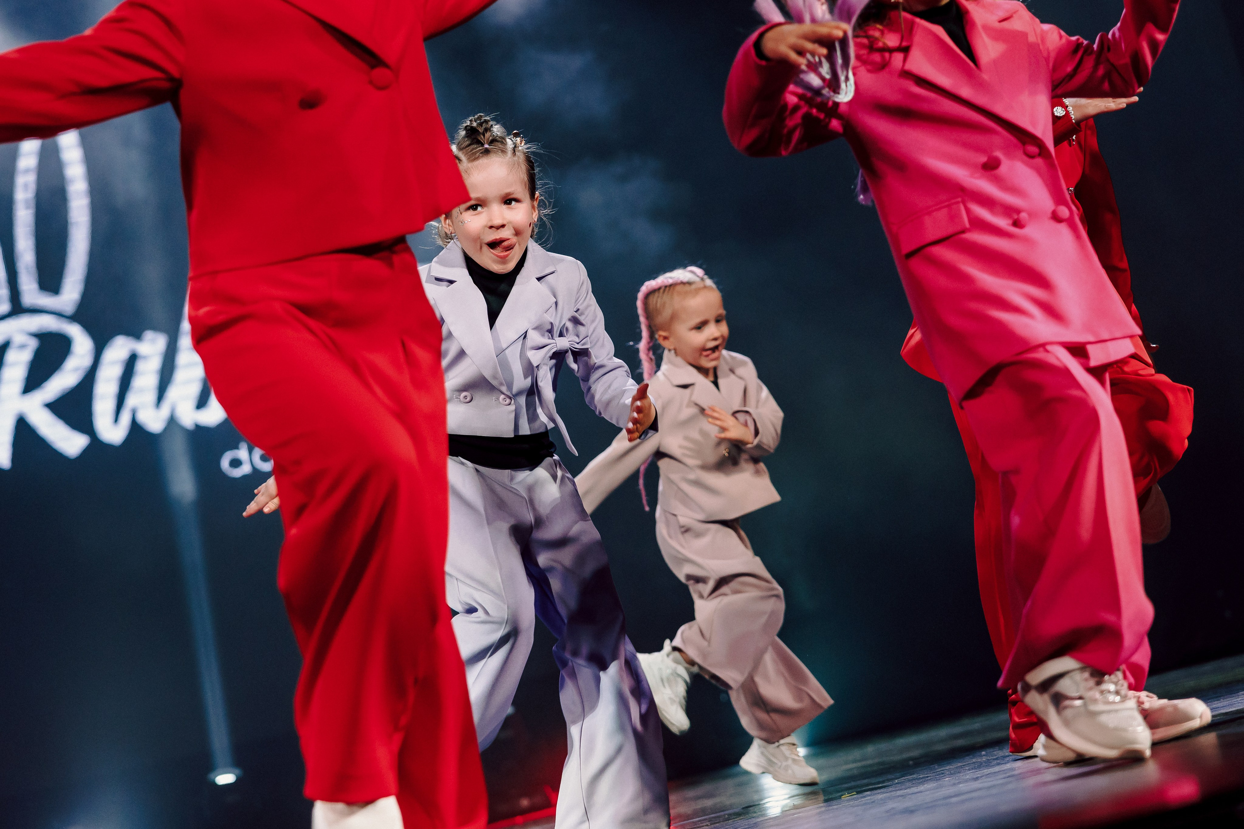 Отчётный концерт танцевальной школы «Red Rabbits» 2025. Лёшка Варзегов — фотограф