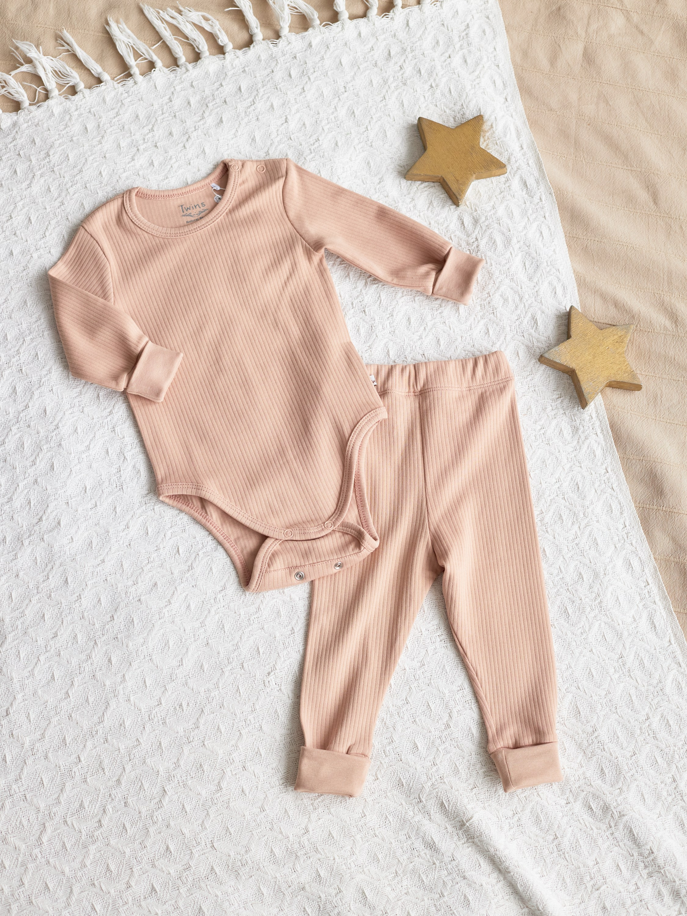 Фотосъемка детских боди Екатеринбург товары для малышей Wildberries ВБ Ozon предметка Екб заказать цена. Фотограф Екатеринбург Анастасия Жерновская | Маркетплейсы и нейрофото