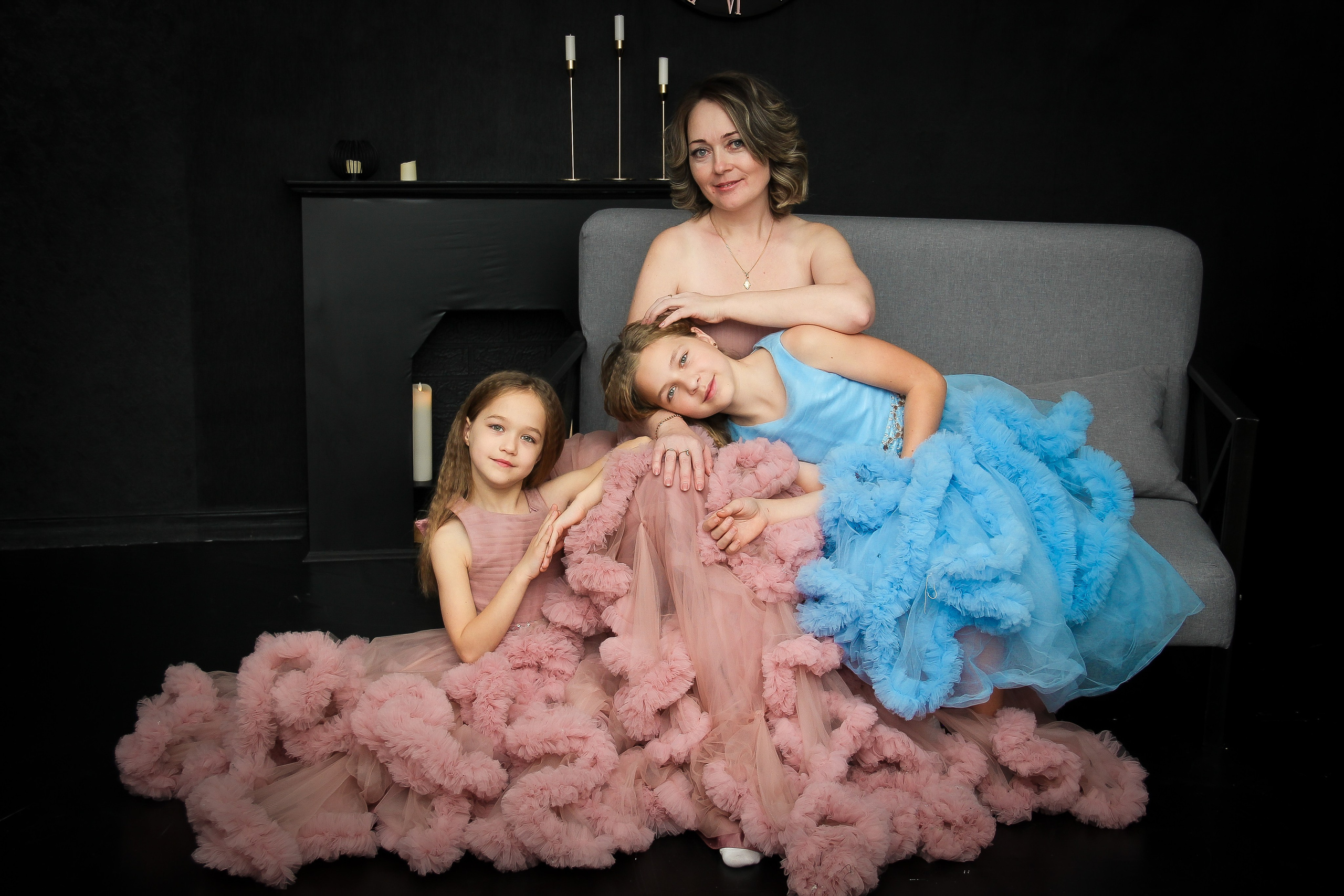 Семейные фотосессии студийные; новогодние, тематические, домашние и тд. Выпускные альбомы для школ и Детских садов в Барнауле /Выпускные/Свадебные/Детские/Семейные и др. виды съёмок /Фотограф Вера Валейко