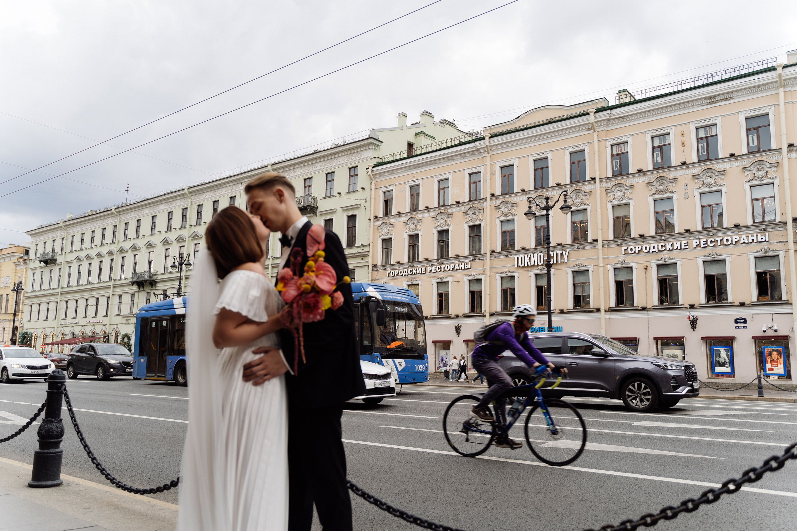 Свадьба на крыше Петербурга. Свадебный фотограф организатор в Санкт-Петербурге Ассоль Опарина