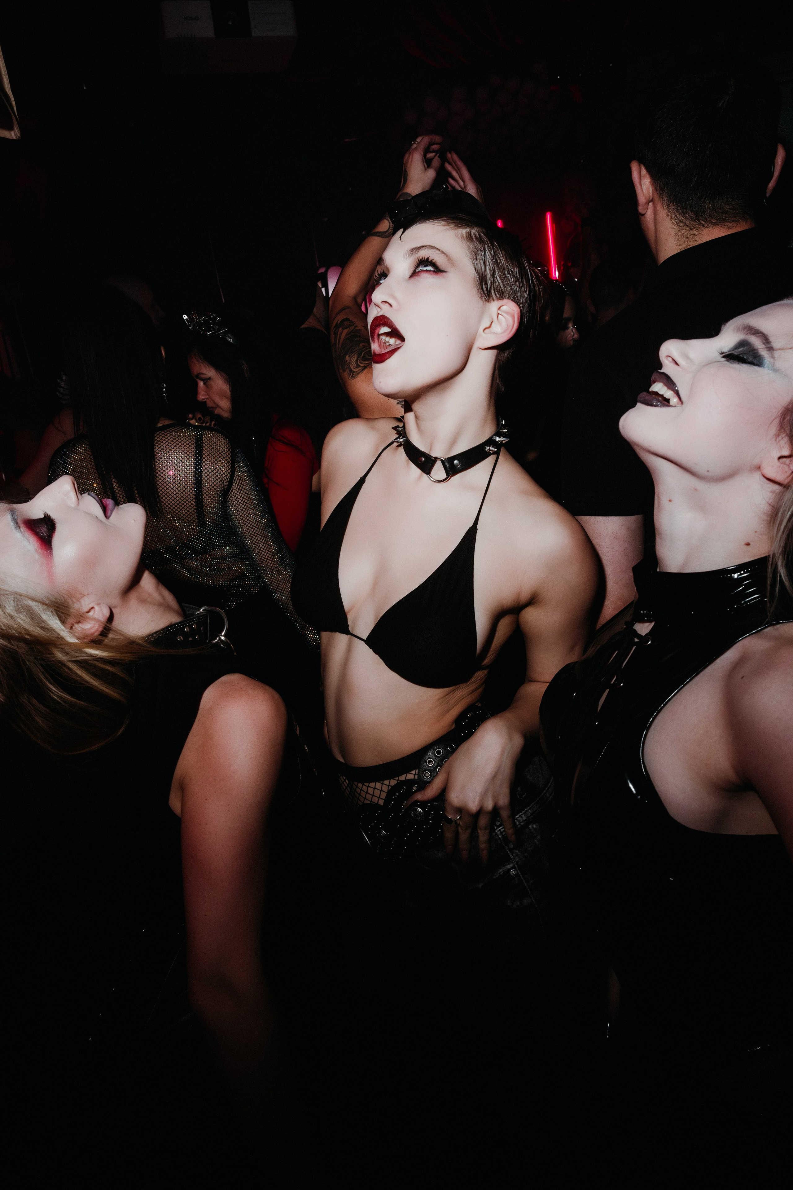 ILLEGAL FRIENDS. Фотограф Владивосток Ян Паклин