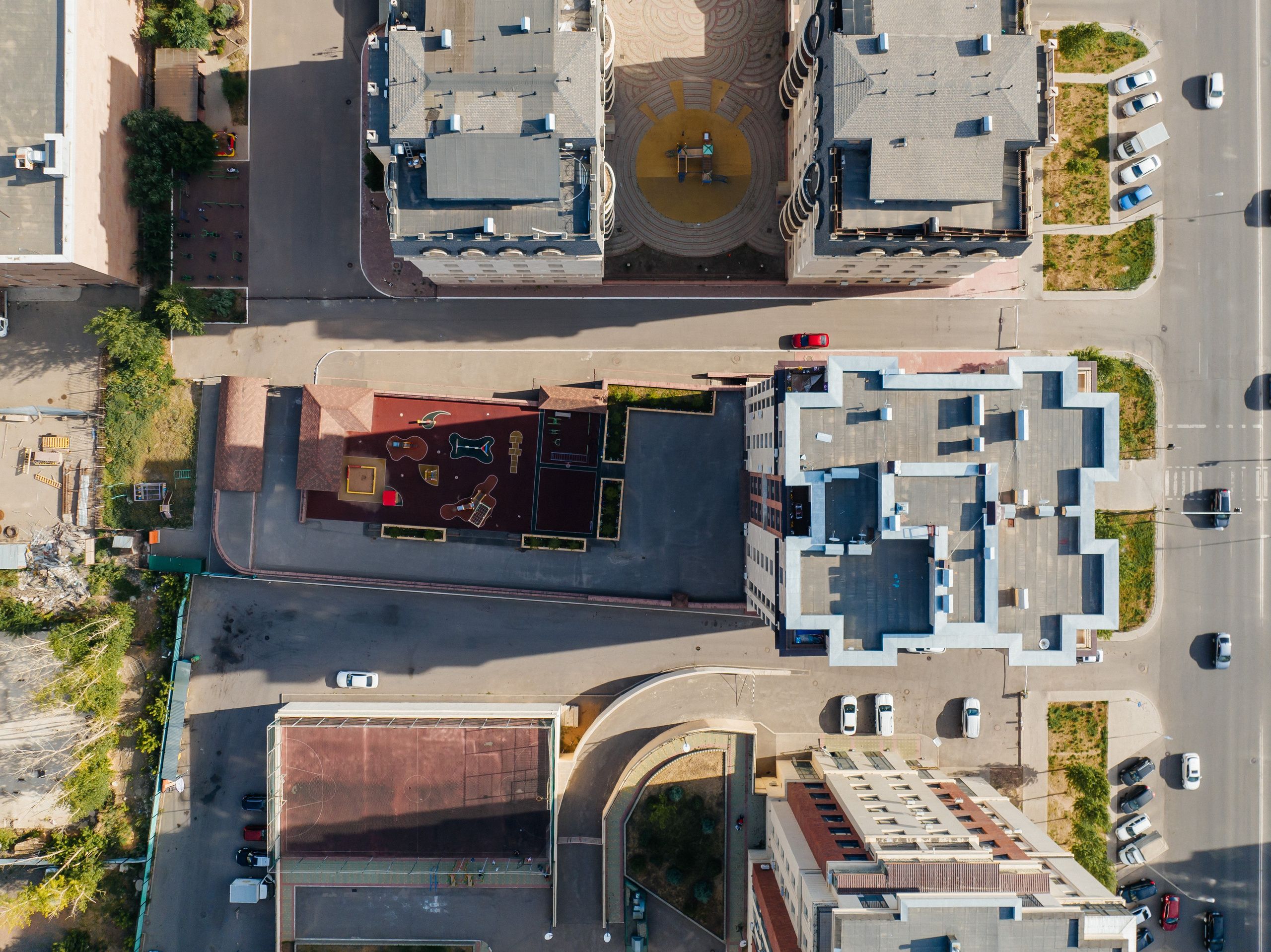 Проект 5. Сбор фотографии ЖК для клипа «Хочу квартиру от Габита». Дата: май 2022. Профессиональный фотограф в городе Астана/Алматы Даурен Сембаев