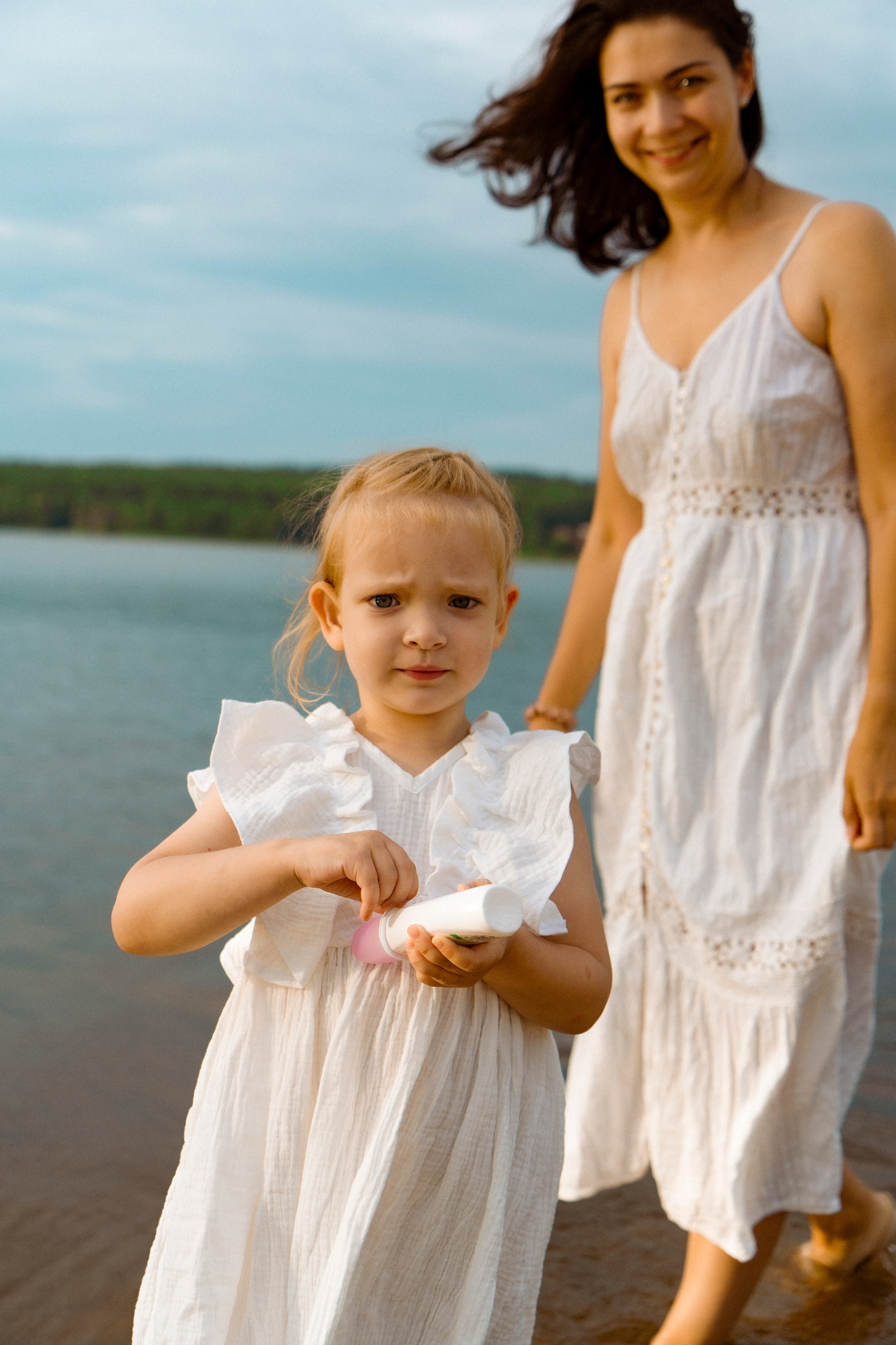 Семейная фотосессия для мамы с дочкой в Санкт-Петербурге на озере. Светлана Гопанюк. Портретный фотограф. Санкт-Петербург. СПб