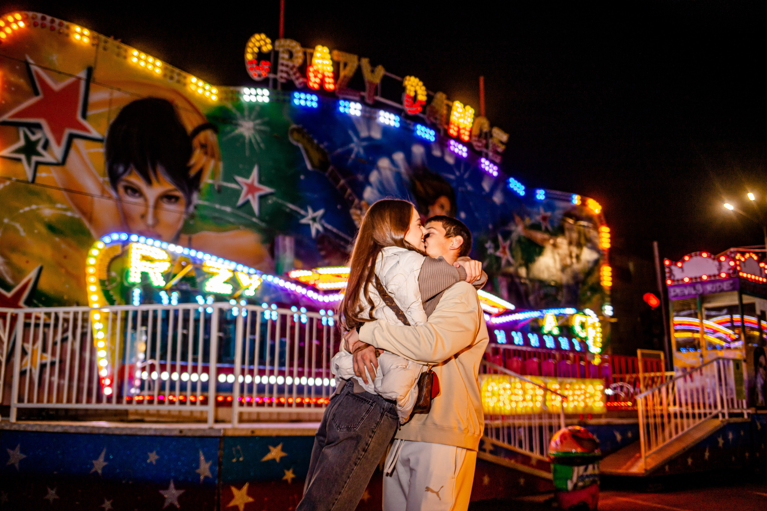 Любовь в парке аттракционов. Свадебный фотограф Кропоткин Краснодар