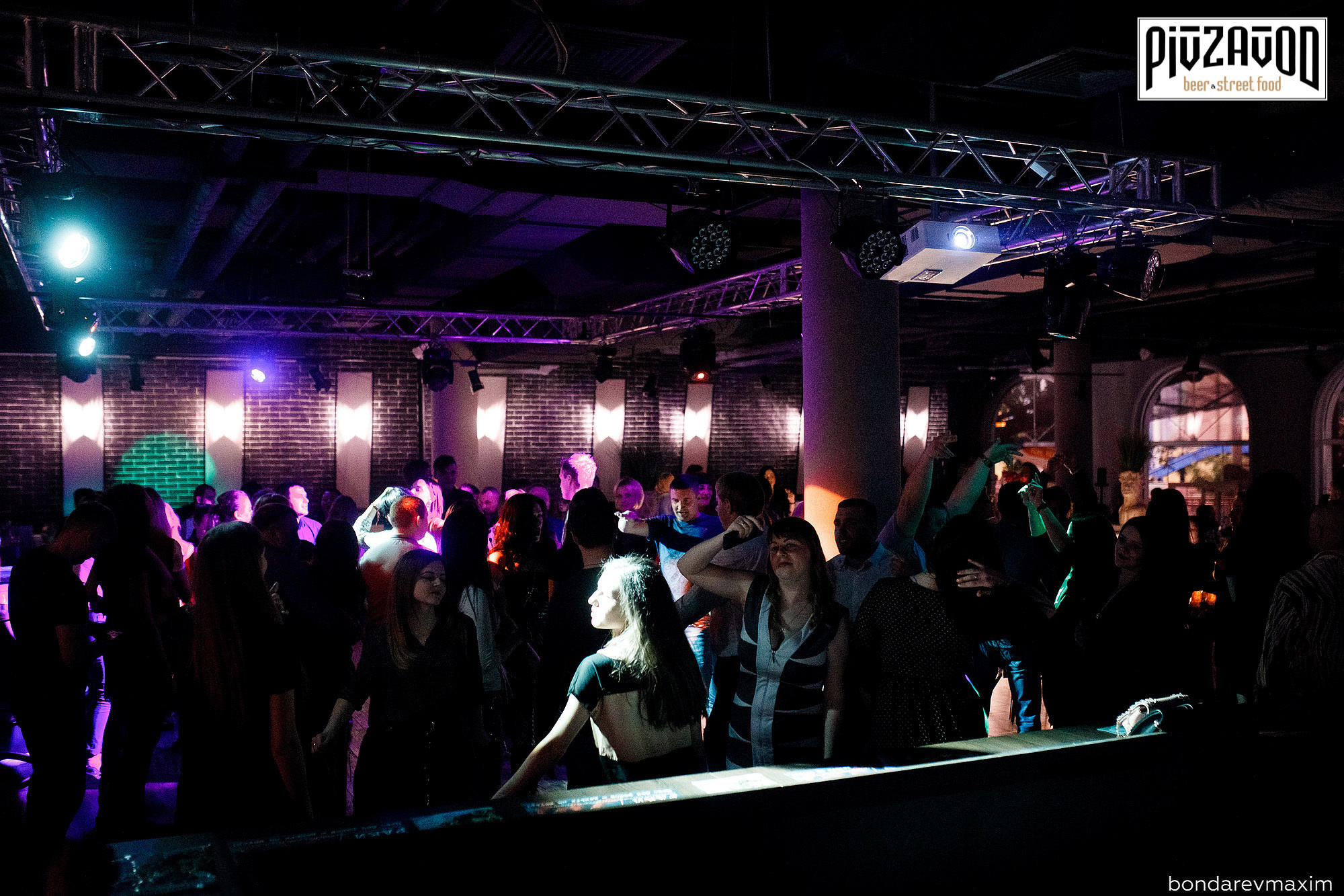 «PIVZAVOD» Пятница ___ 12 апреля. Максим Бондарев, коммерческий фотограф для бизнеса | Курск