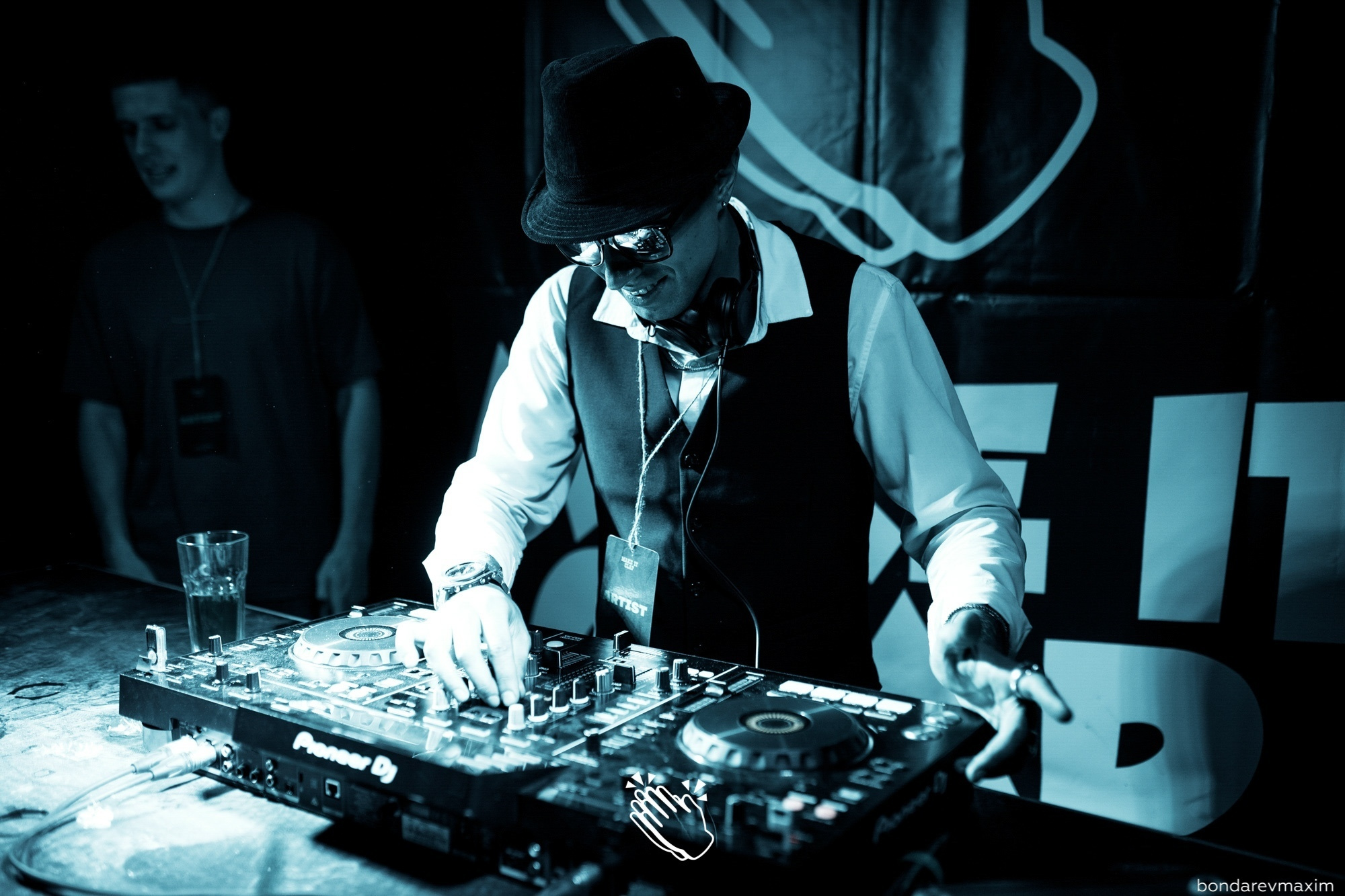 MAKE IT CLAP_ OLD TOWN ROAD. Максим Бондарев, коммерческий фотограф для бизнеса | Курск