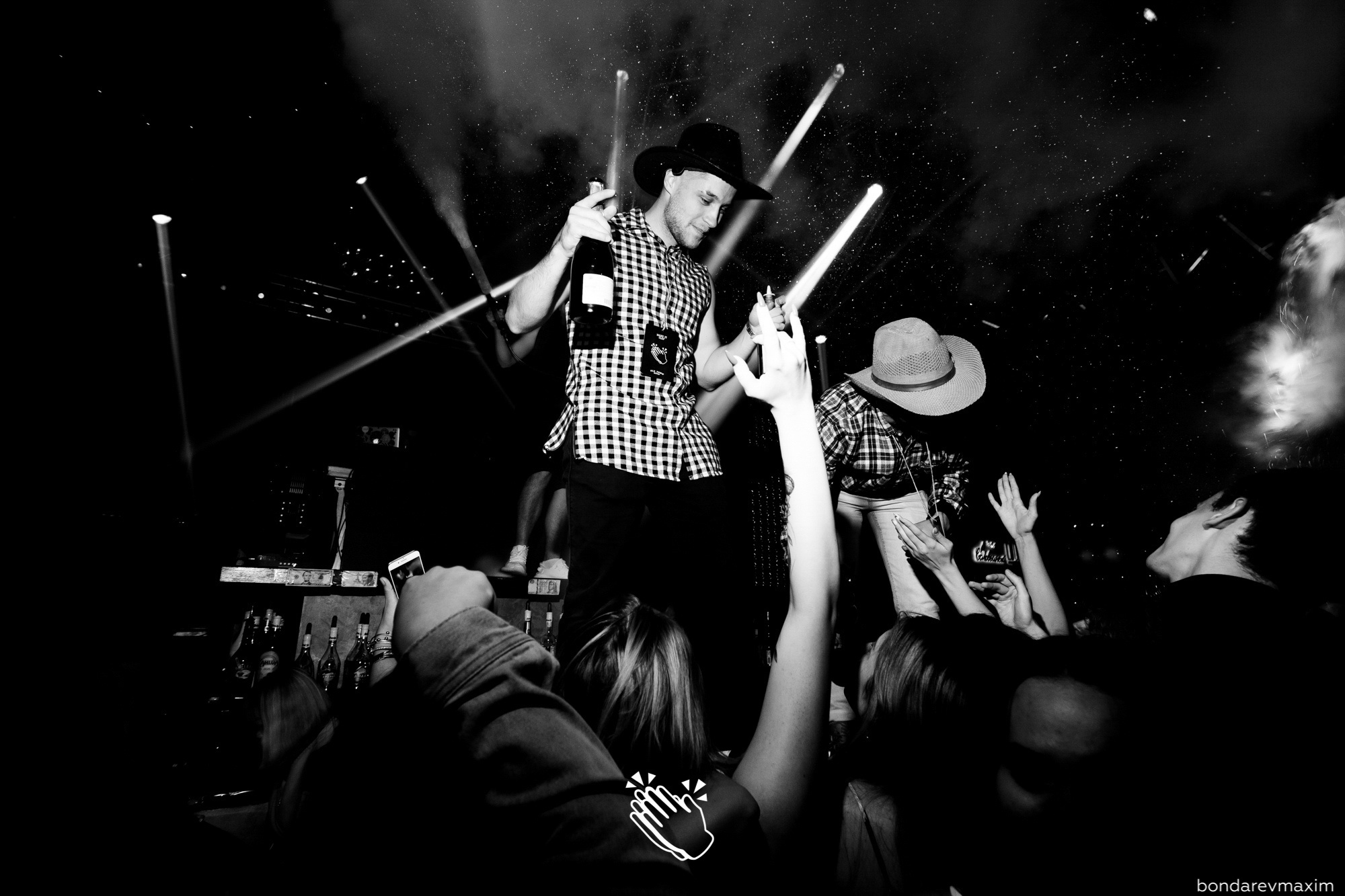 MAKE IT CLAP_ OLD TOWN ROAD. Максим Бондарев, коммерческий фотограф для бизнеса | Курск