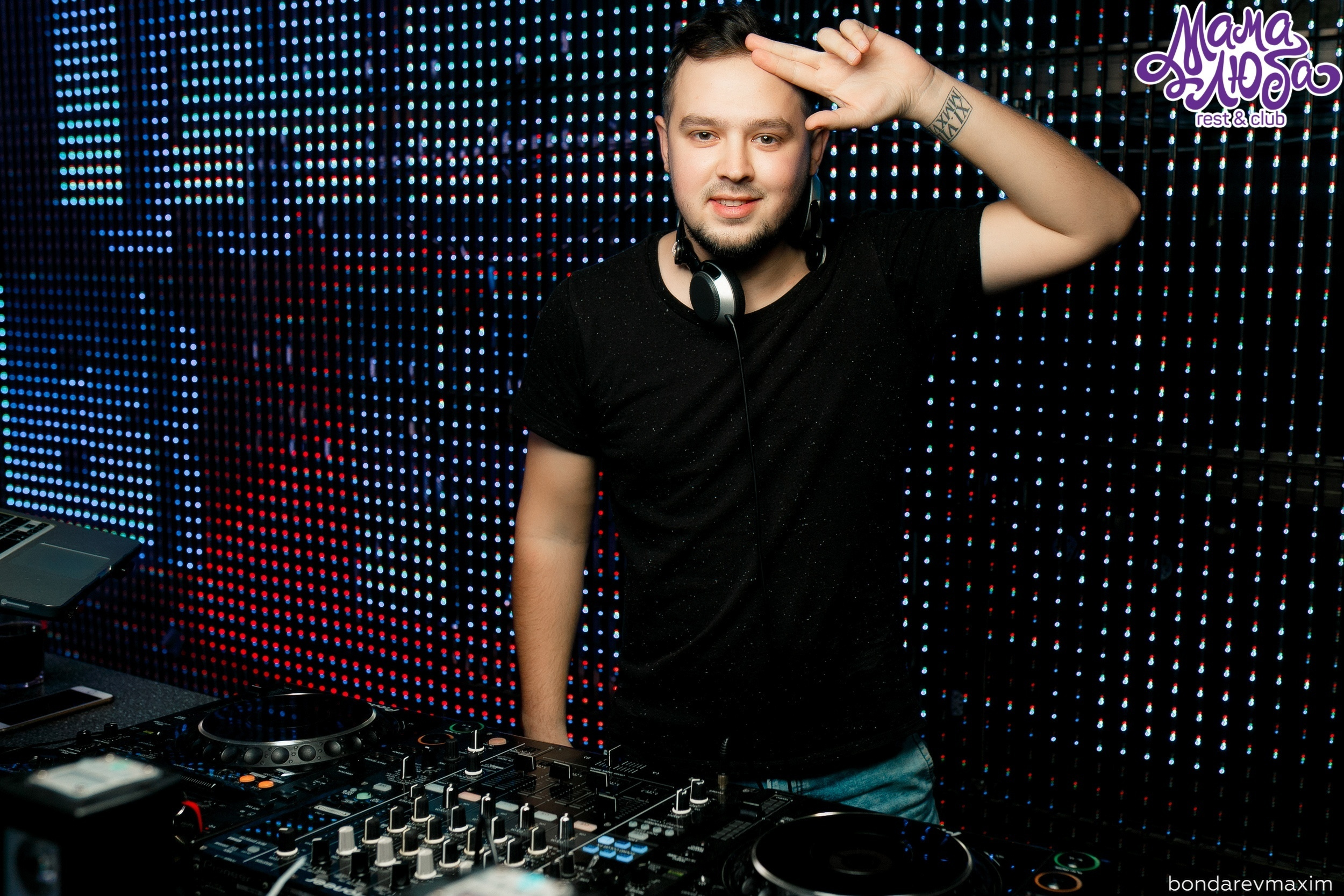 Мама Люба 17 ноября ___ Суббота — «ТАНЦЫ В КЛУБЕ». Максим Бондарев, коммерческий фотограф для бизнеса | Курск