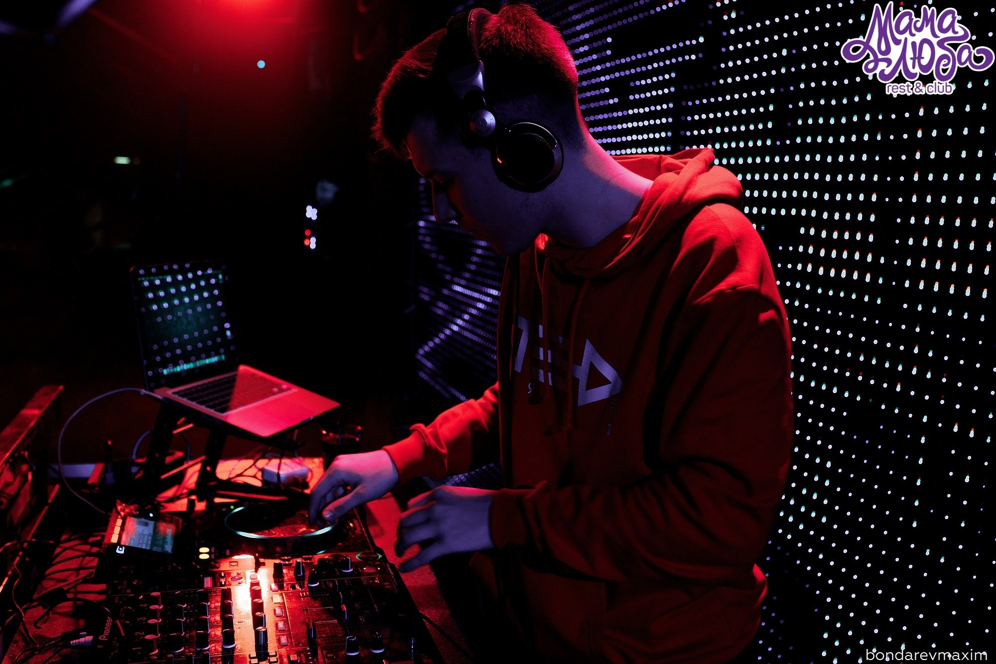 Мама Люба 13 Апреля___ «ТАНЦЫ В КЛУБЕ». Максим Бондарев, коммерческий фотограф для бизнеса | Курск