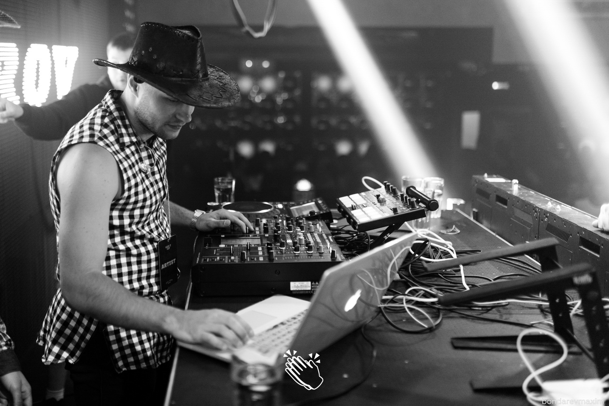 MAKE IT CLAP_ OLD TOWN ROAD. Максим Бондарев, коммерческий фотограф для бизнеса | Курск