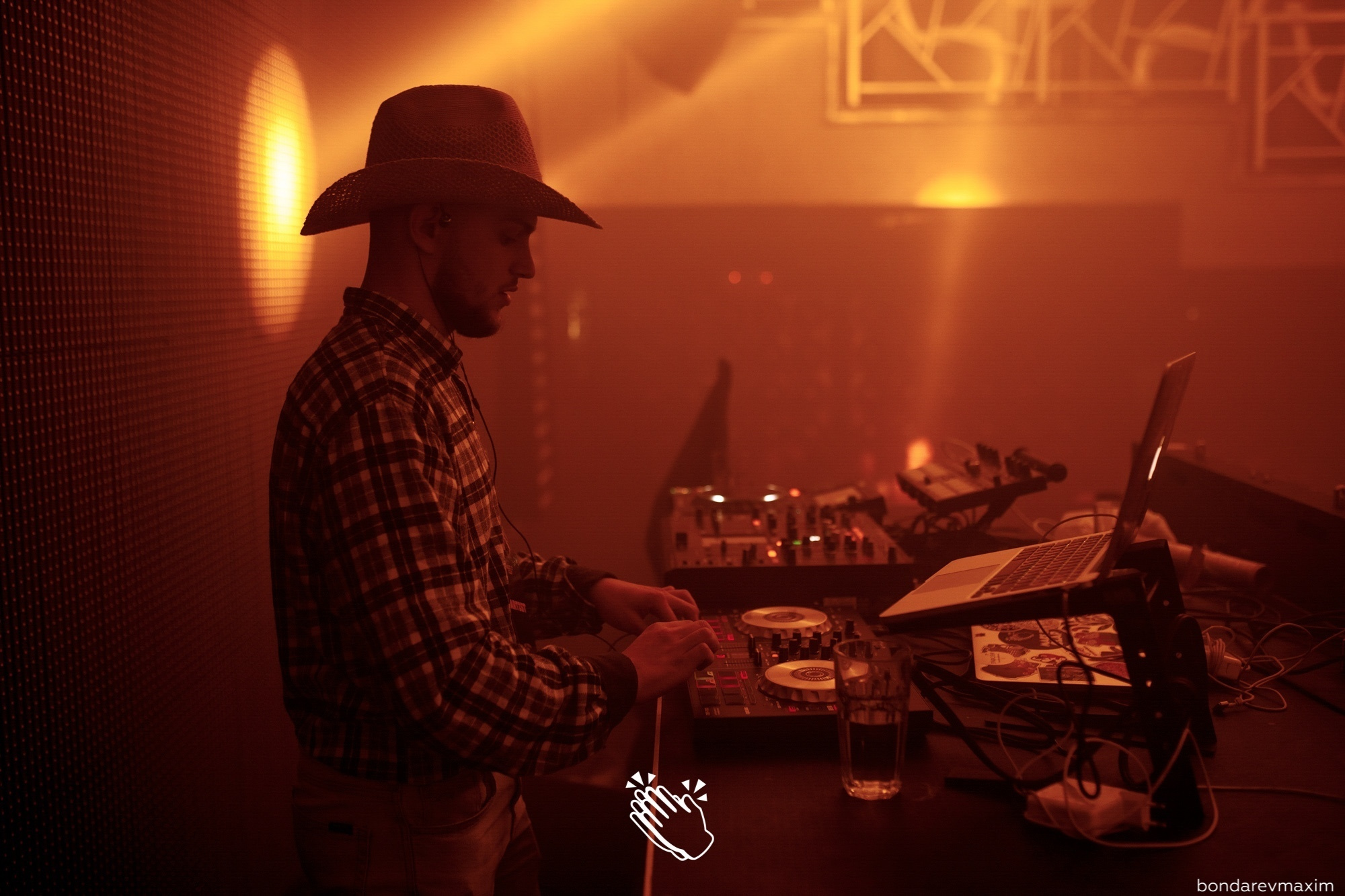 MAKE IT CLAP_ OLD TOWN ROAD. Максим Бондарев, коммерческий фотограф для бизнеса | Курск