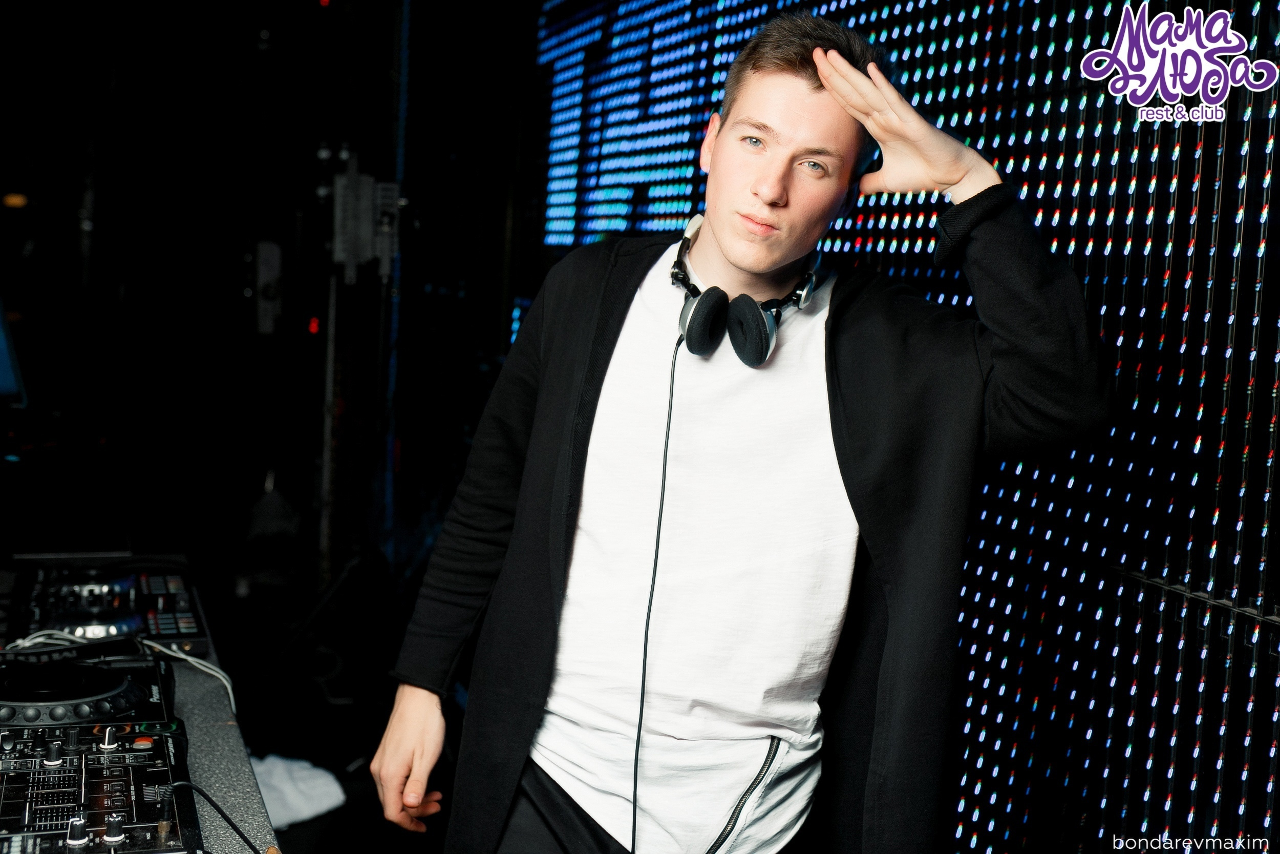 Мама Люба 17 ноября ___ Суббота — «ТАНЦЫ В КЛУБЕ». Максим Бондарев, коммерческий фотограф для бизнеса | Курск