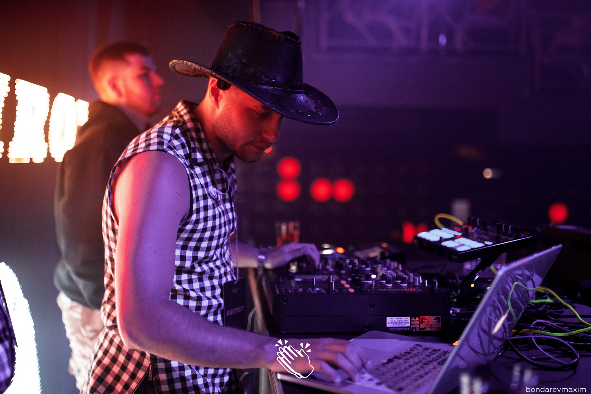 MAKE IT CLAP_ OLD TOWN ROAD. Максим Бондарев, коммерческий фотограф для бизнеса | Курск