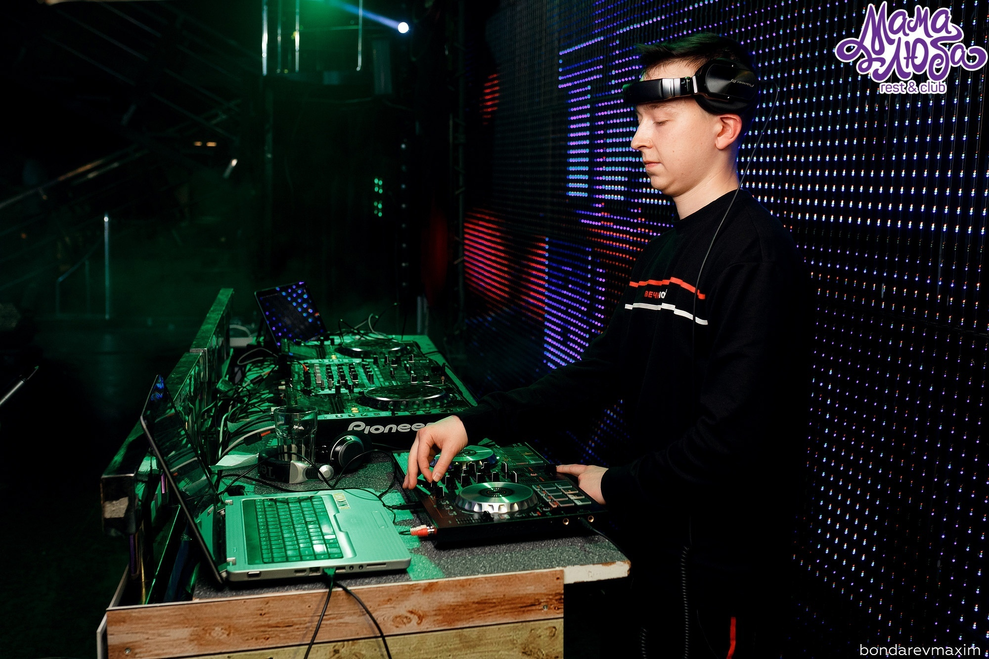 Мама Люба 13 Апреля___ «ТАНЦЫ В КЛУБЕ». Максим Бондарев, коммерческий фотограф для бизнеса | Курск