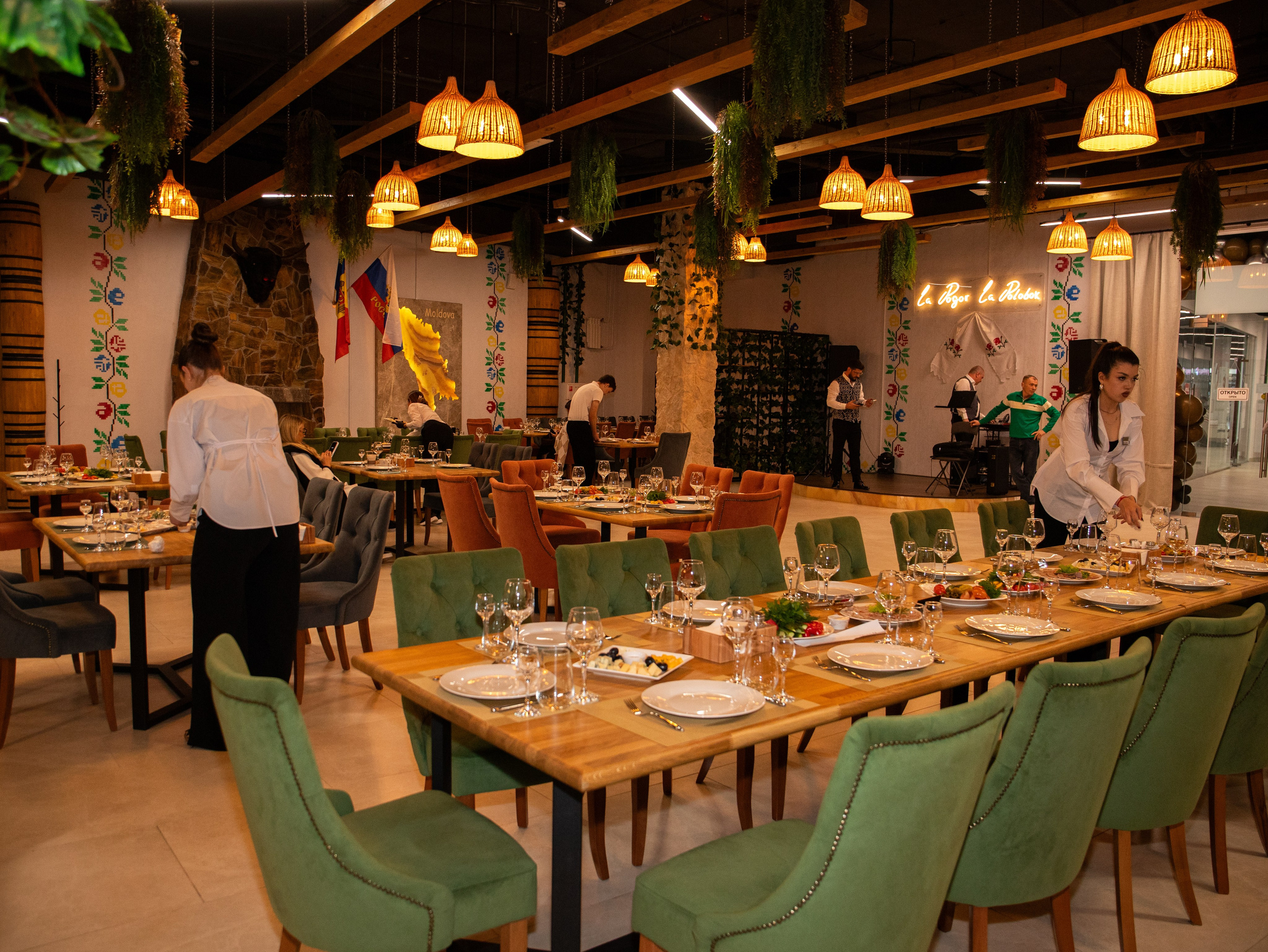 Открытие молдавского ресторана. Свадебный и семейный фотограф в Москве Мила Широких