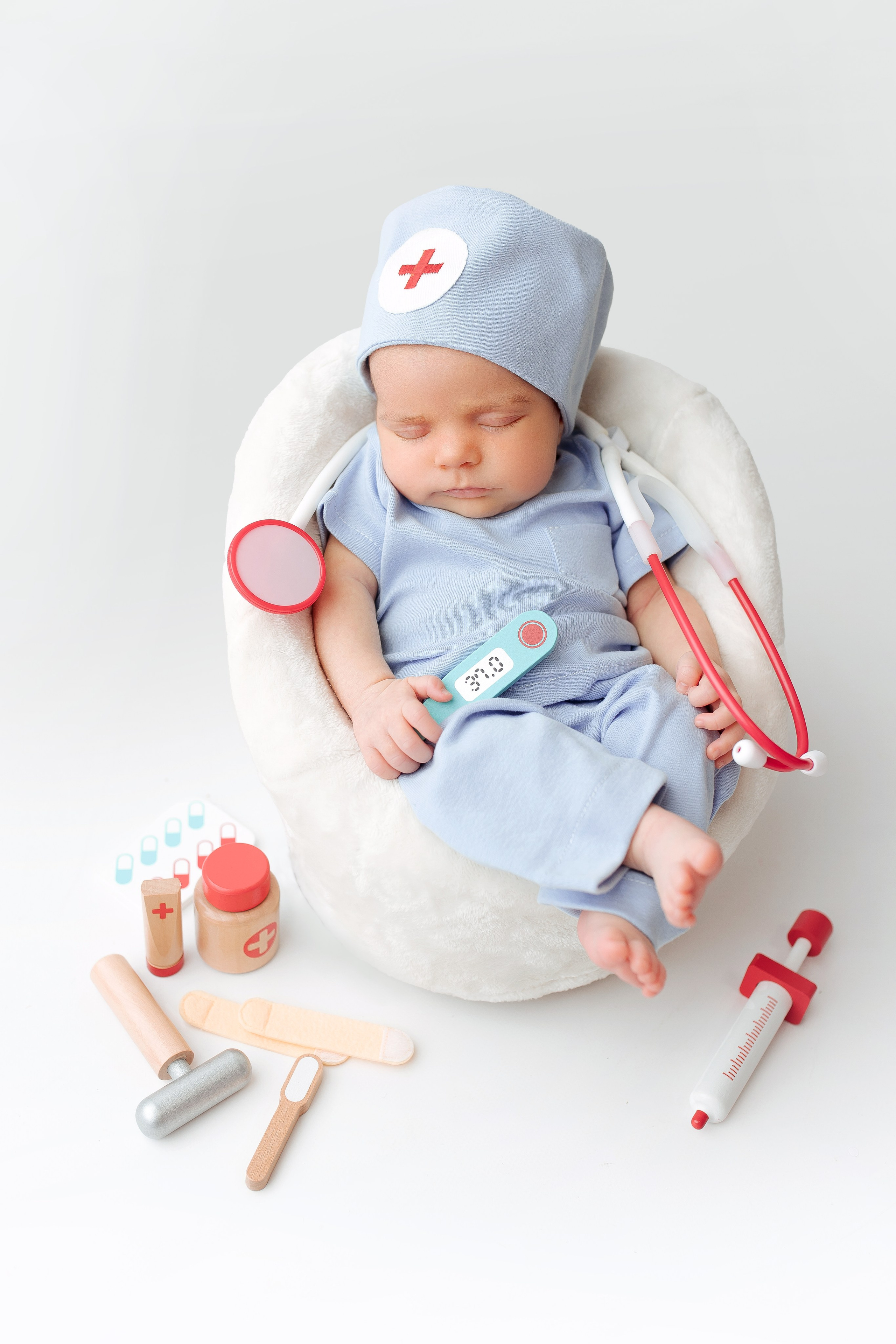 Новорожденные. Детский фотограф новорожденных Москва. годики под ключ. своя студия