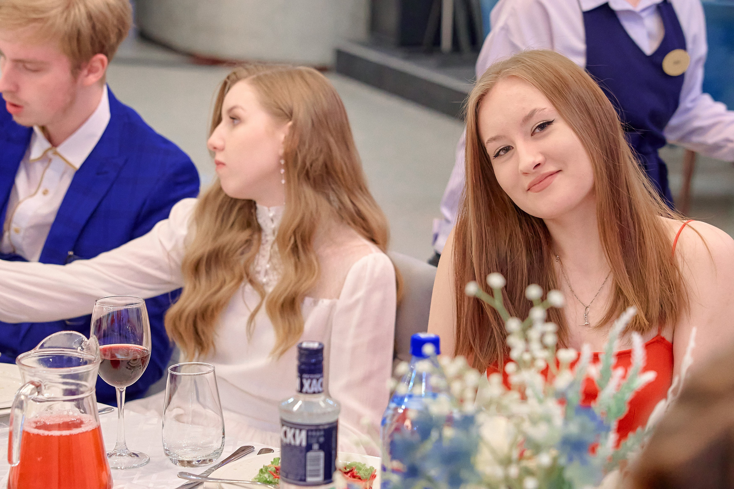 Портфолио репортажной фотосъёмки: Выпускной в ресторане «Император». Фотограф Яковлев Роман — Красноярск