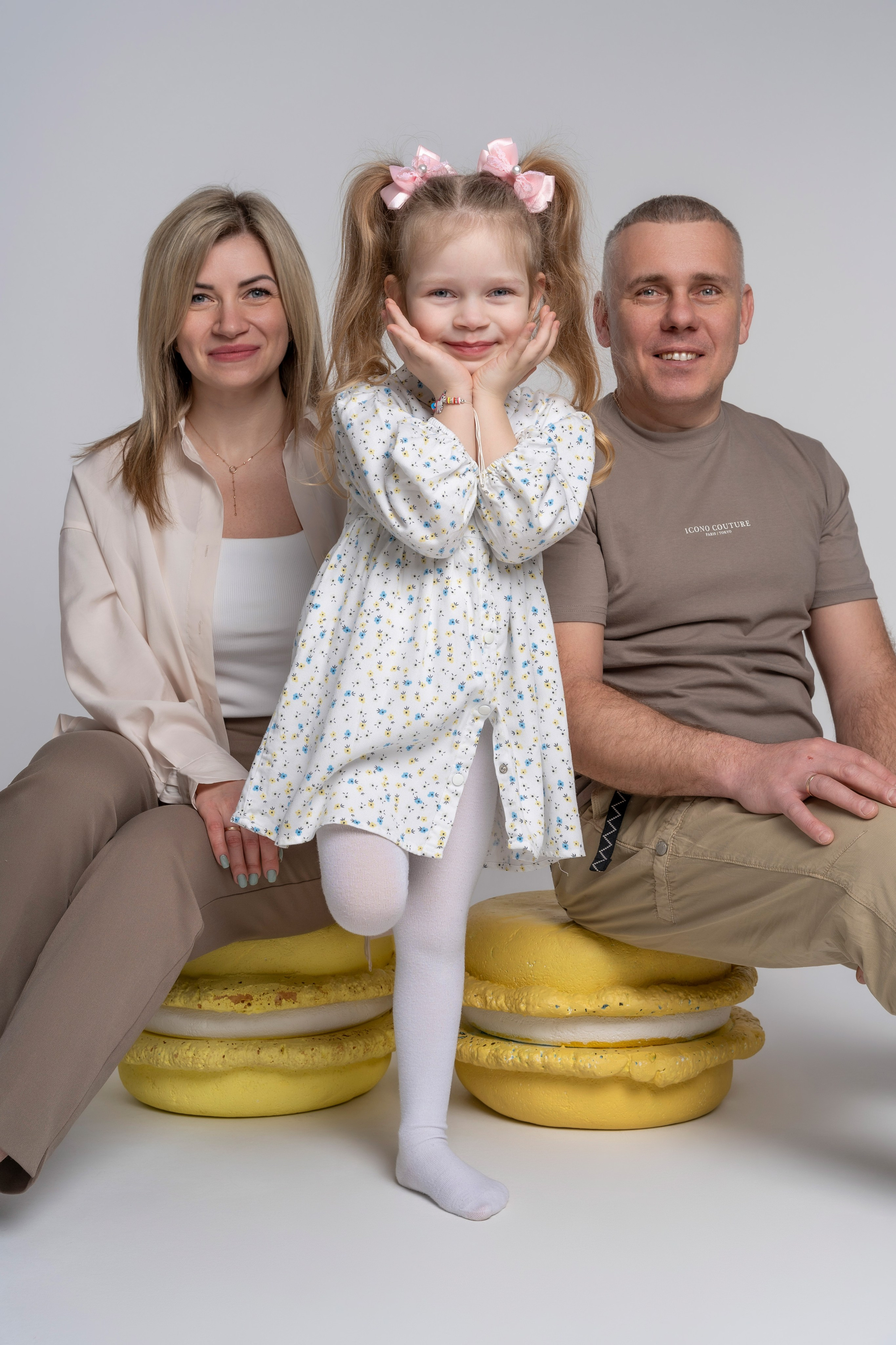 Семейные фотосессии на циклораме.Белом фоне. Профессиональный фотограф Ковалева Олеся