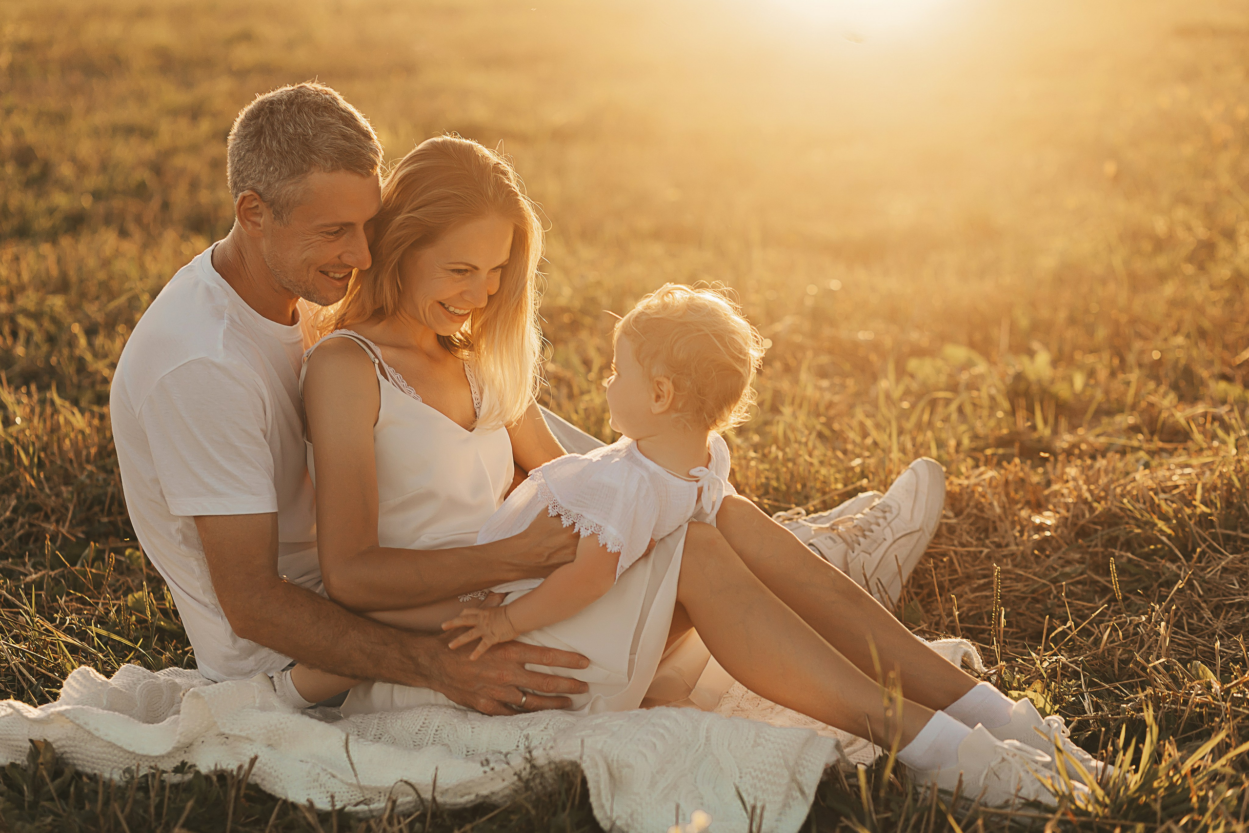 Фотосессия в поле со стогами. Семейный и женский фотограф в Москве Надежда Воробьева