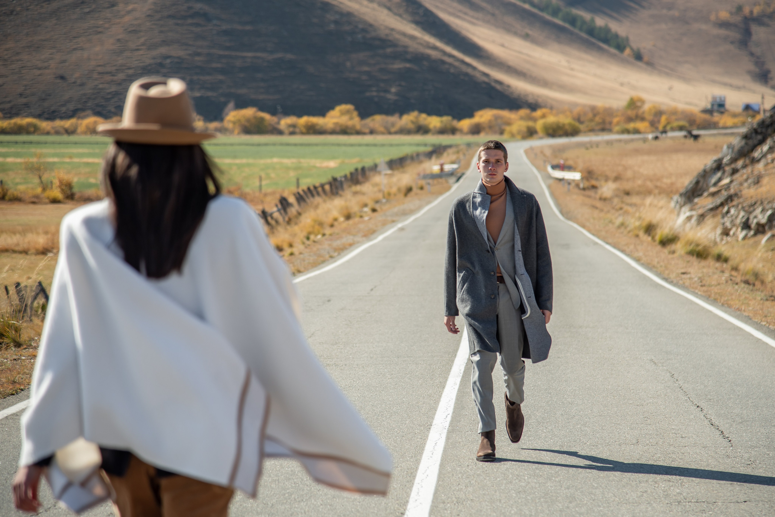 Съёмка одежды на Ольхоне. Занимаюсь профессиональной фотографией и живу рядом с Байкалом. Работаю в разных жанрах