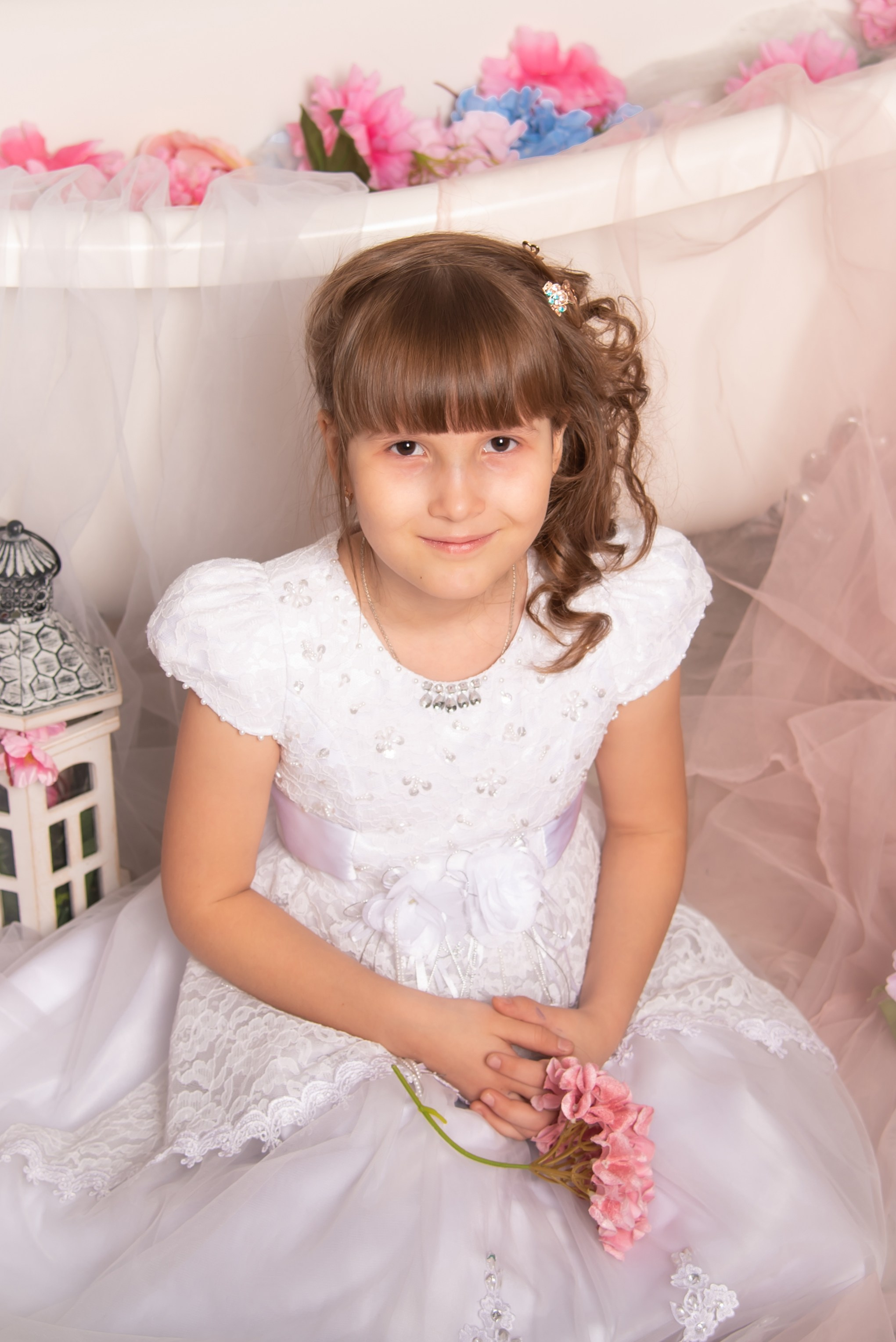 Модельная школа. Занимаюсь профессиональной фотографией и живу рядом с Байкалом. Работаю в разных жанрах