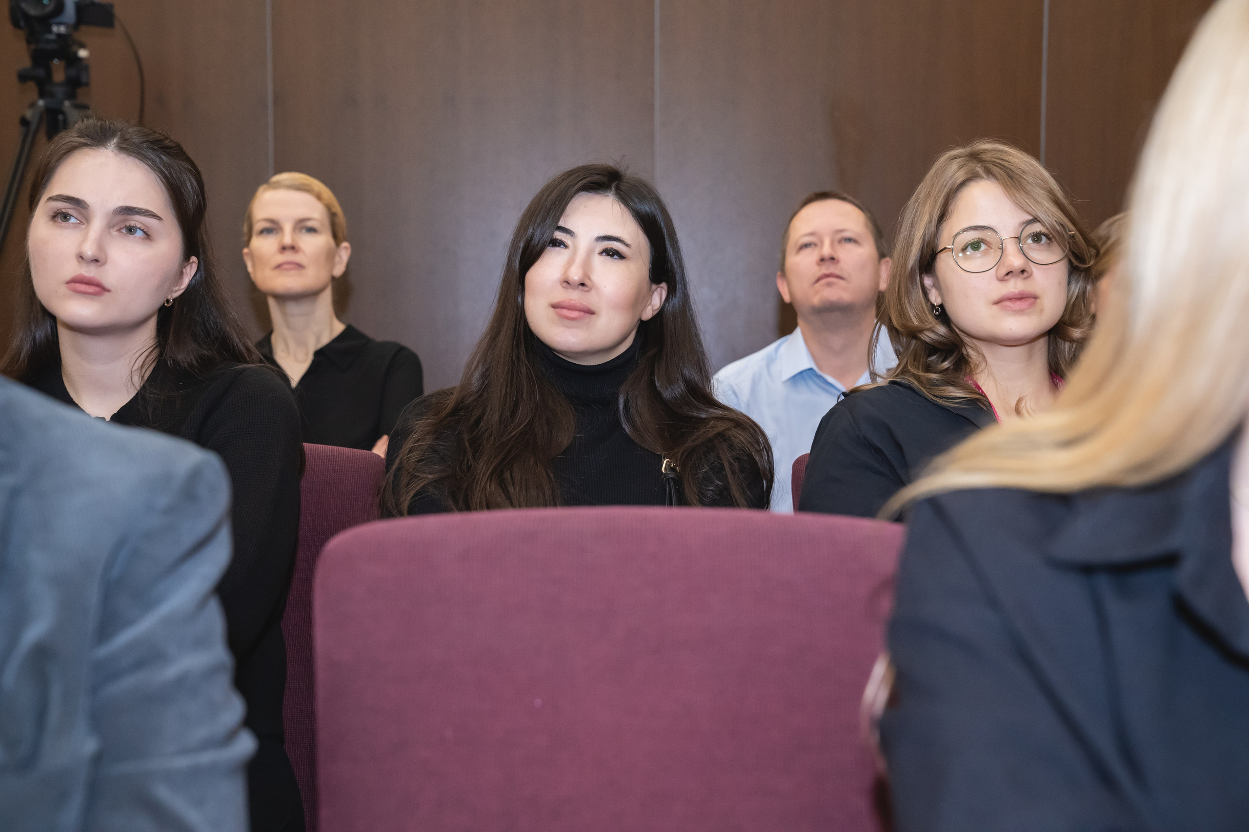 Фотосессия форумов, конференций. Занимаюсь профессиональной фотографией и живу рядом с Байкалом. Работаю в разных жанрах