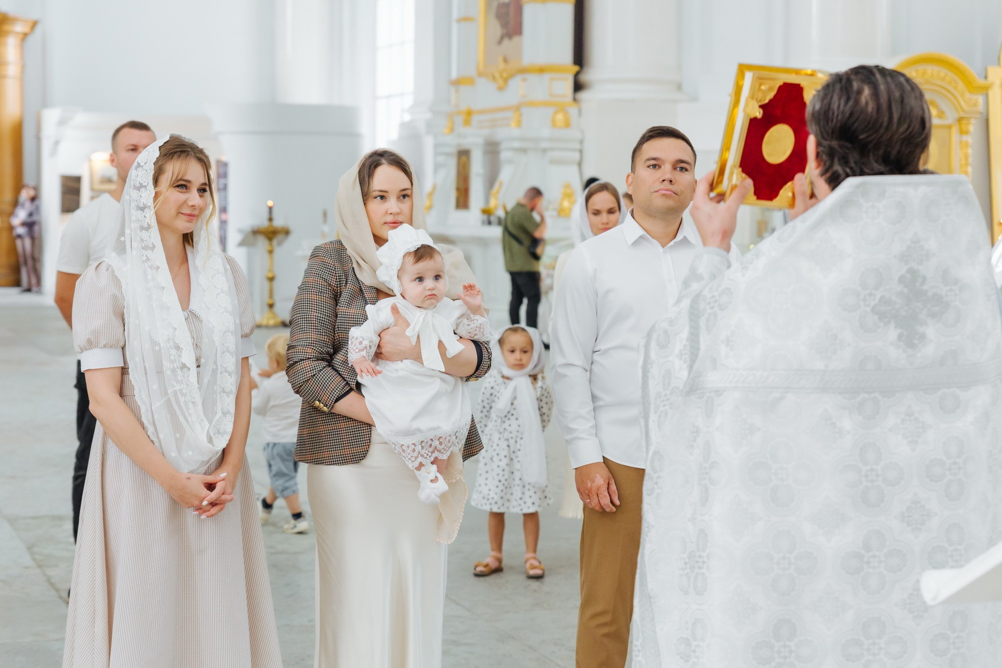 Смольный собор крещение сколько стоит, где провести крещение спб, душевный батюшка смольный собор, цена крестин, где покреститься взрослому