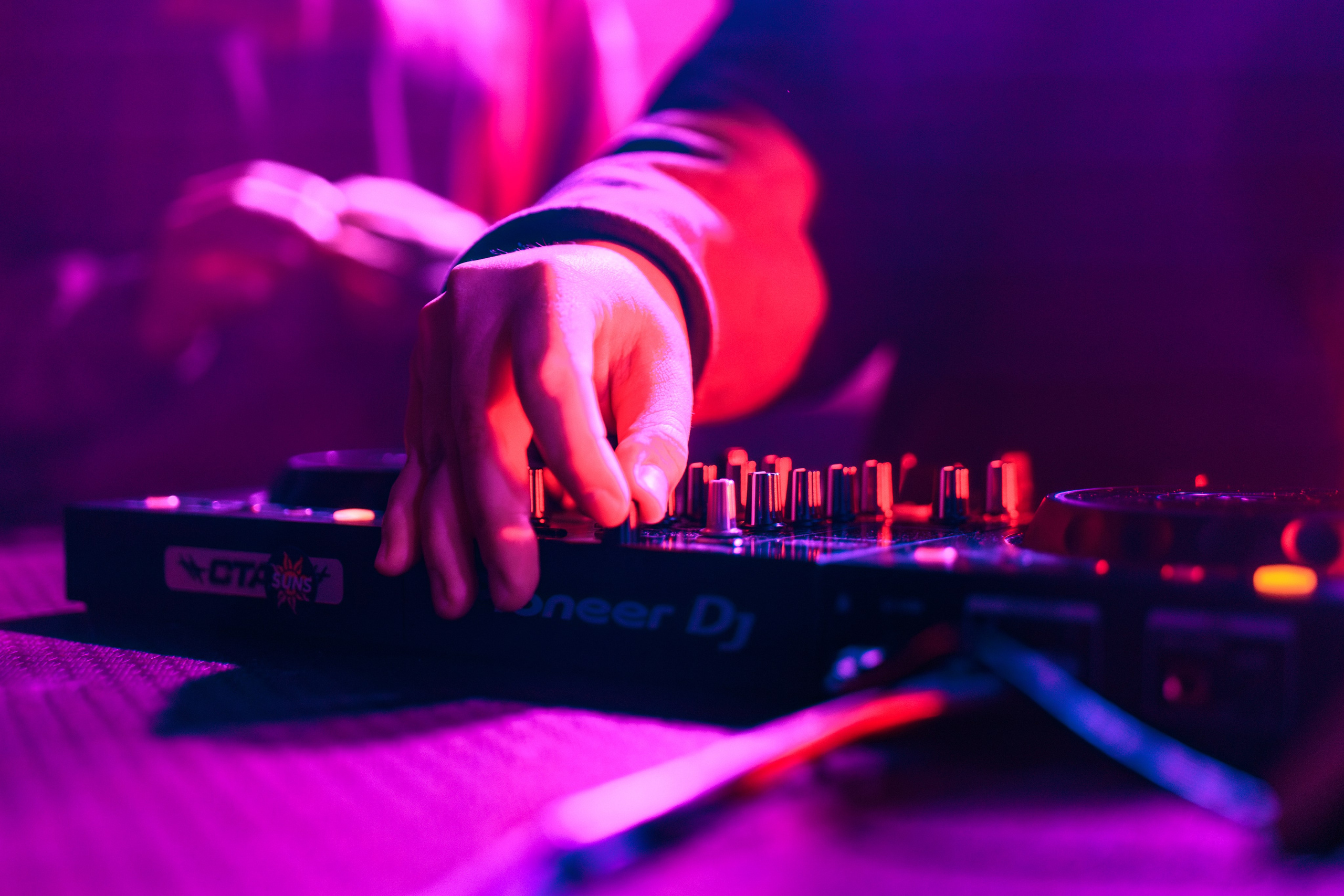 18.01.25 Tinder party. Репортажный фотограф Екатеринбург | Яркий, качественный репортаж | Концерты, клубы, репортаж, праздники, корпоративы