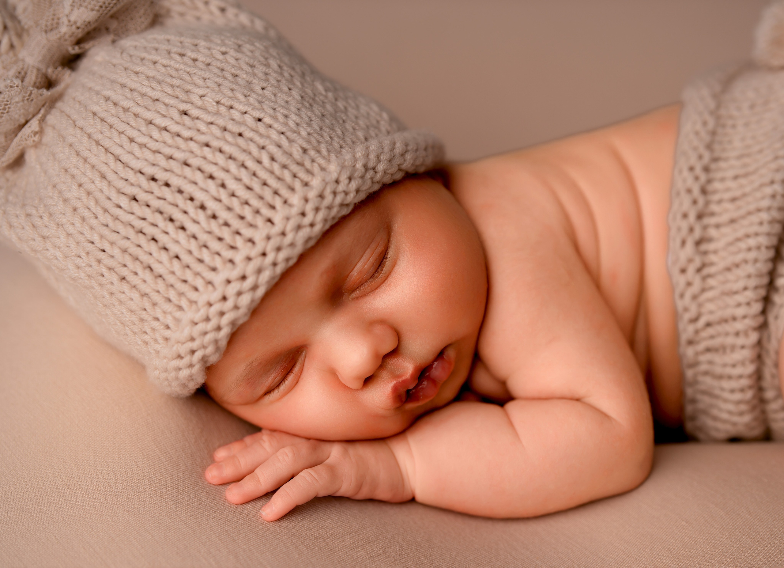 Фотограф новорожденных в Нижнем Новгороде - профессиональная фотосессия для новорожденных, уютные и милые снимки малышей, создание уникальных образов и воспоминаний для родителей. Специалист по детской фотографии предлагает услуги по съемке новорожденных в комфортной обстановке, обеспечивая безопасность и тепло для вашего малыша.