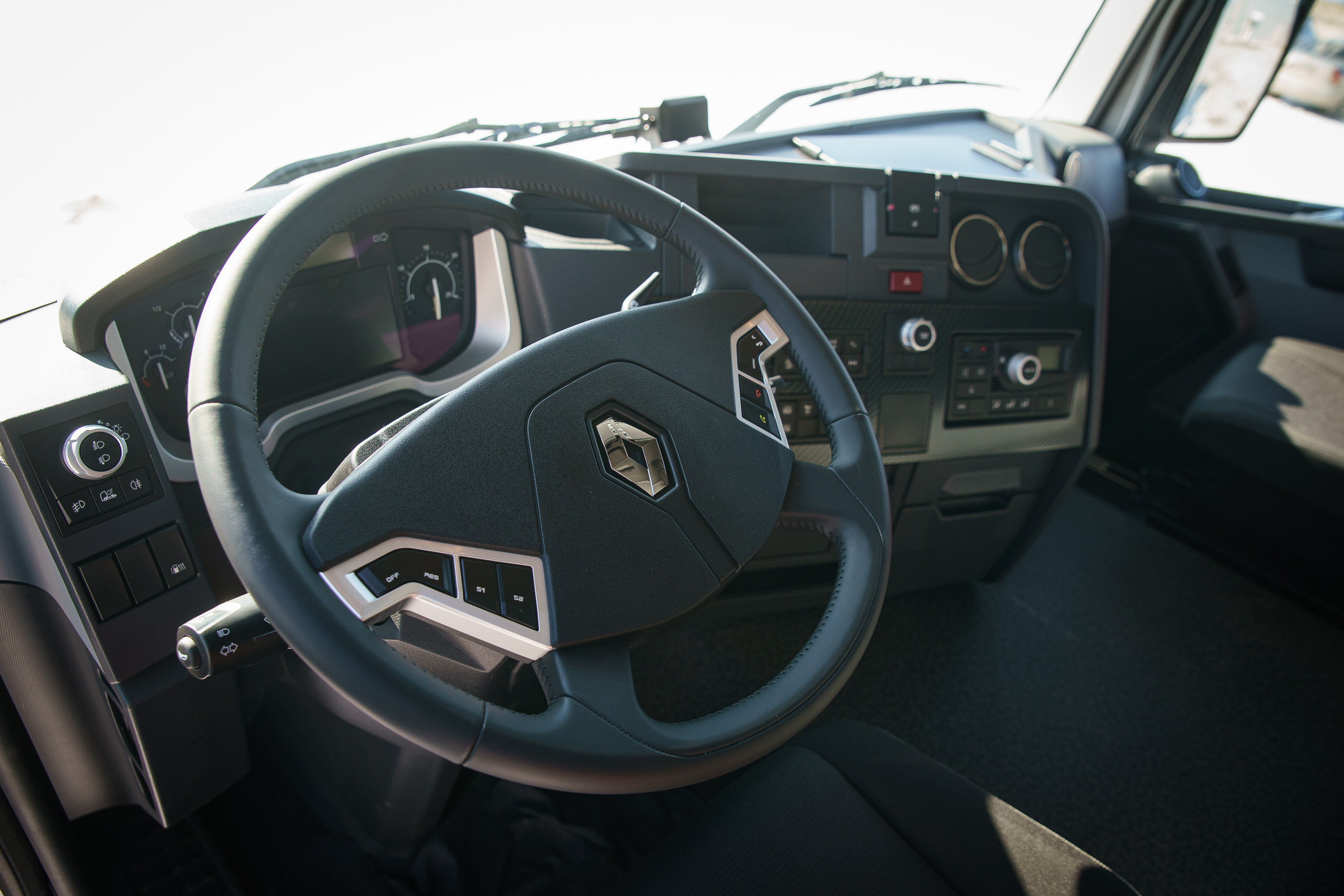 Торжественная передача ключей от новых грузовых автомобилей. Репортажный фотограф Сергей Сажин г. Ярославль