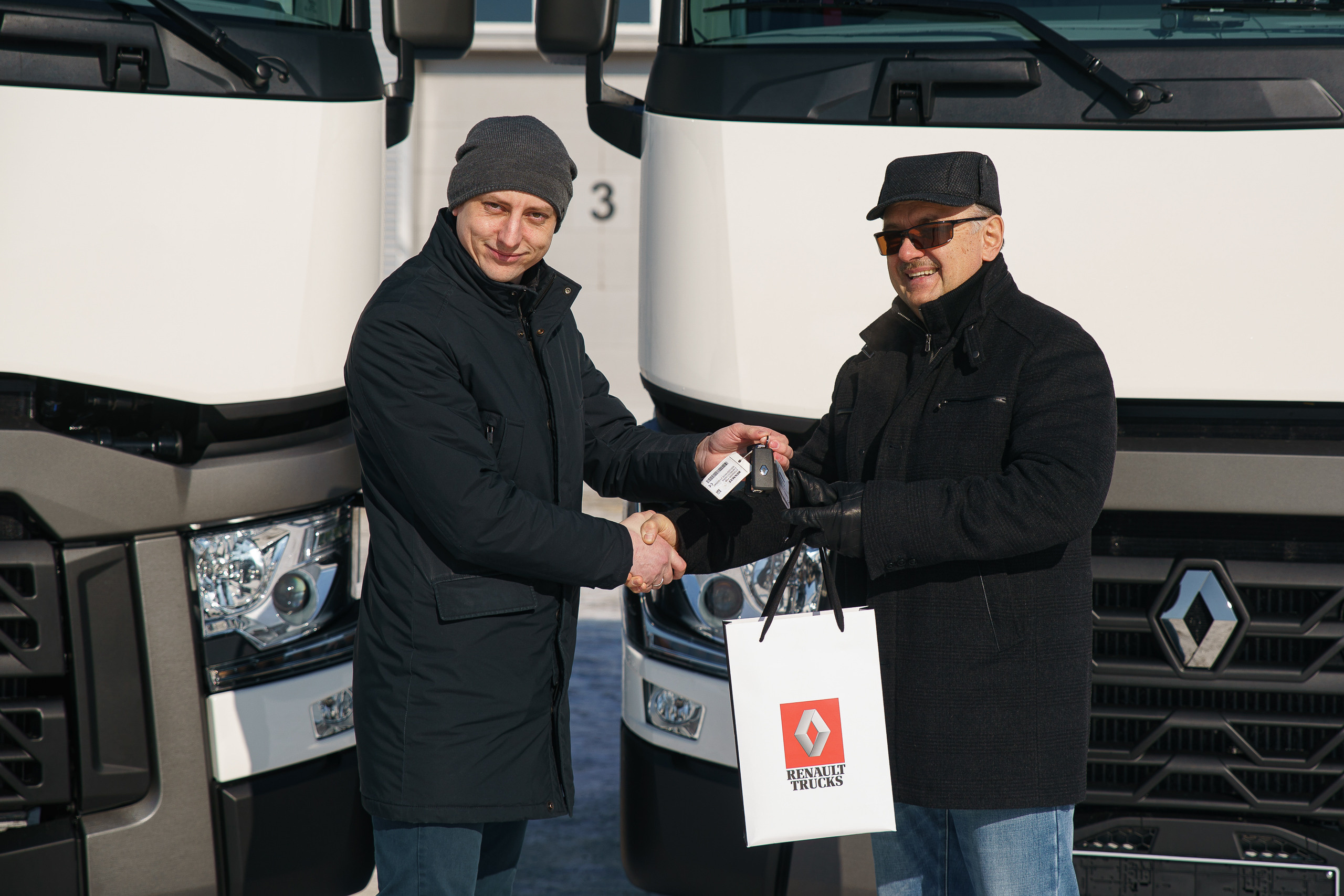 Торжественная передача ключей от новых грузовых автомобилей. Репортажный фотограф Сергей Сажин г. Ярославль