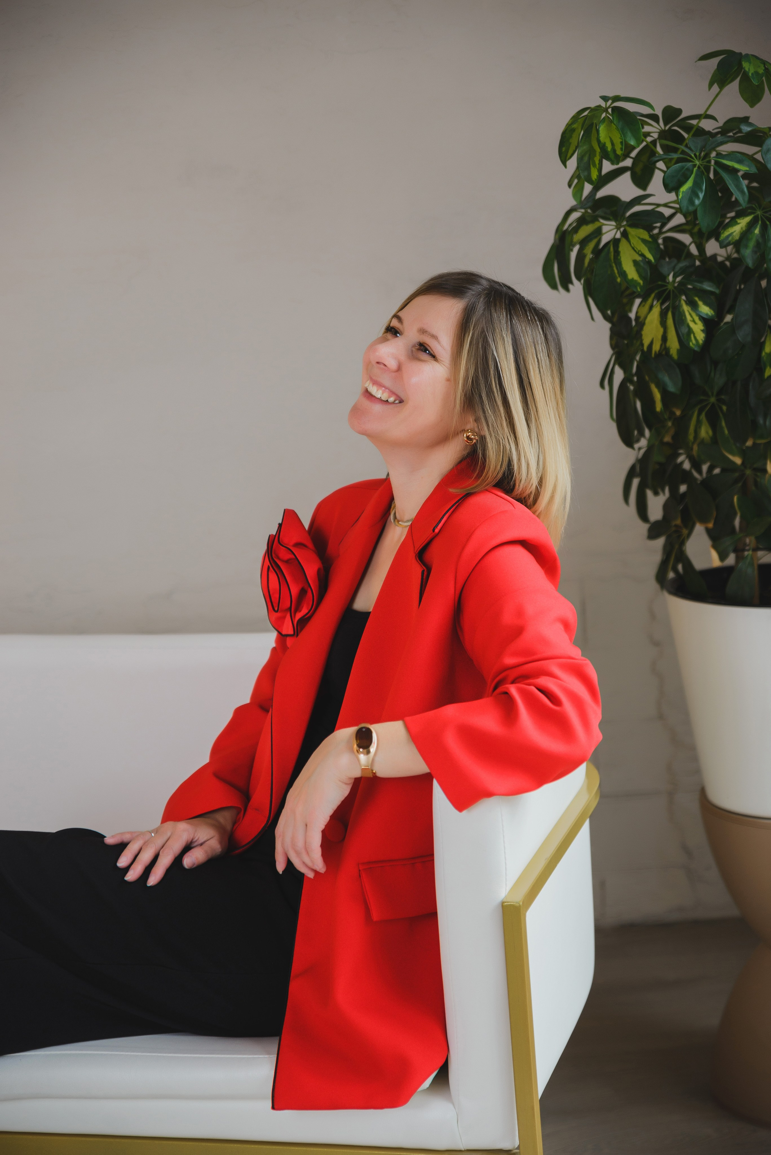 Женские портреты. Айсылу Счастливая — Фотограф | Ретушёр | Нейрокреатор